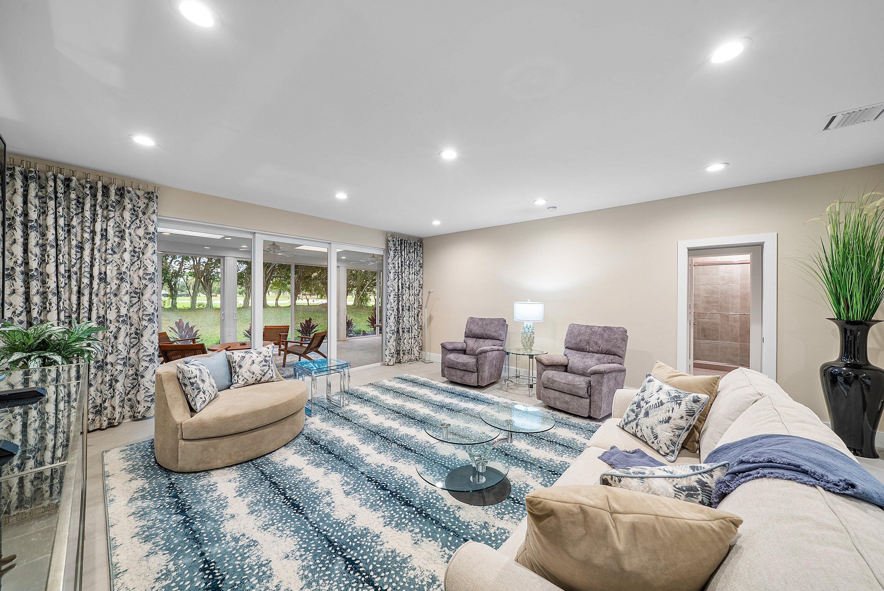 24 Oaks Lane, Boynton Beach