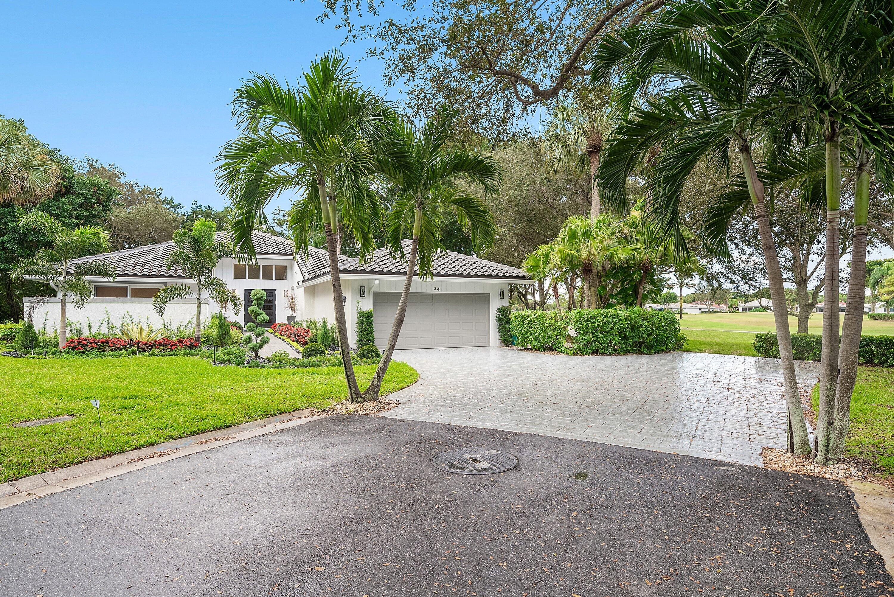 24 Oaks Lane, Boynton Beach