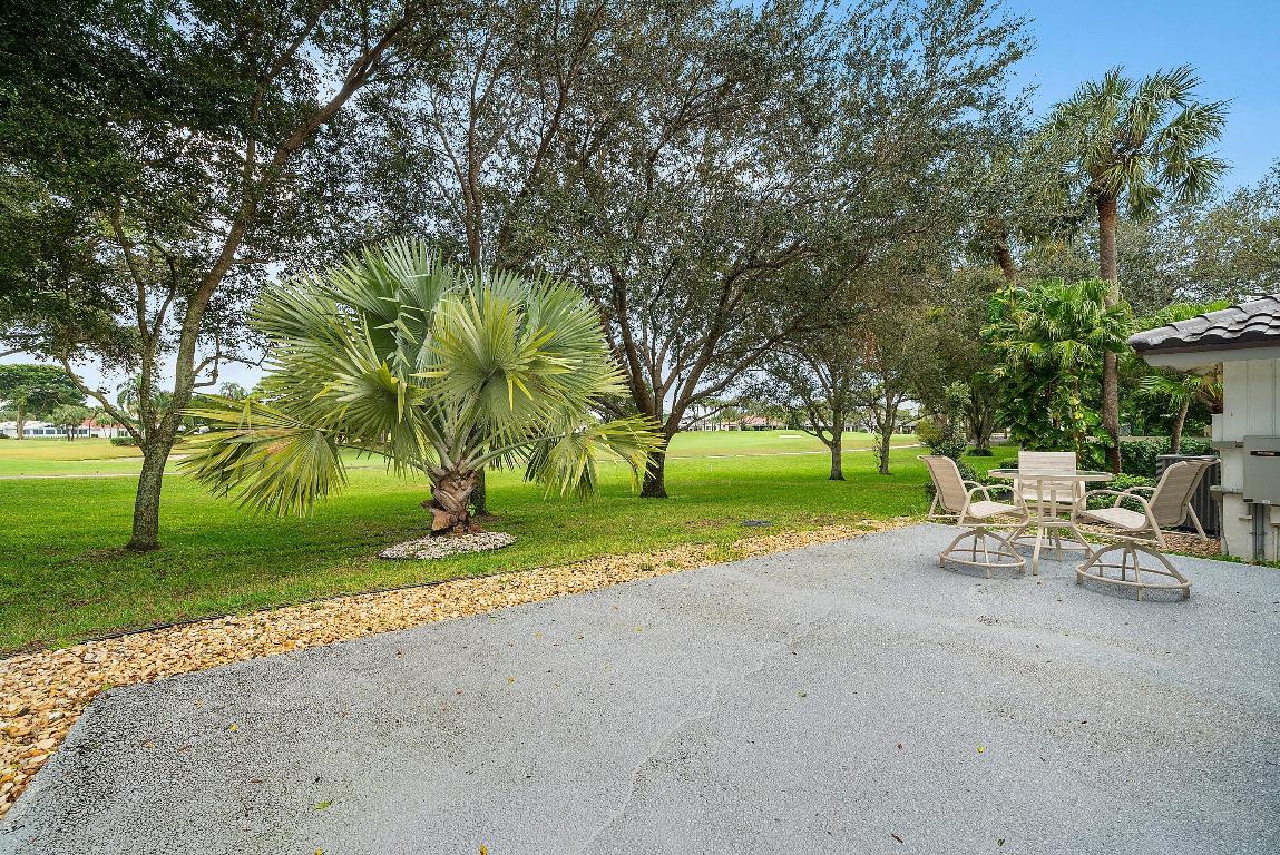 24 Oaks Lane, Boynton Beach