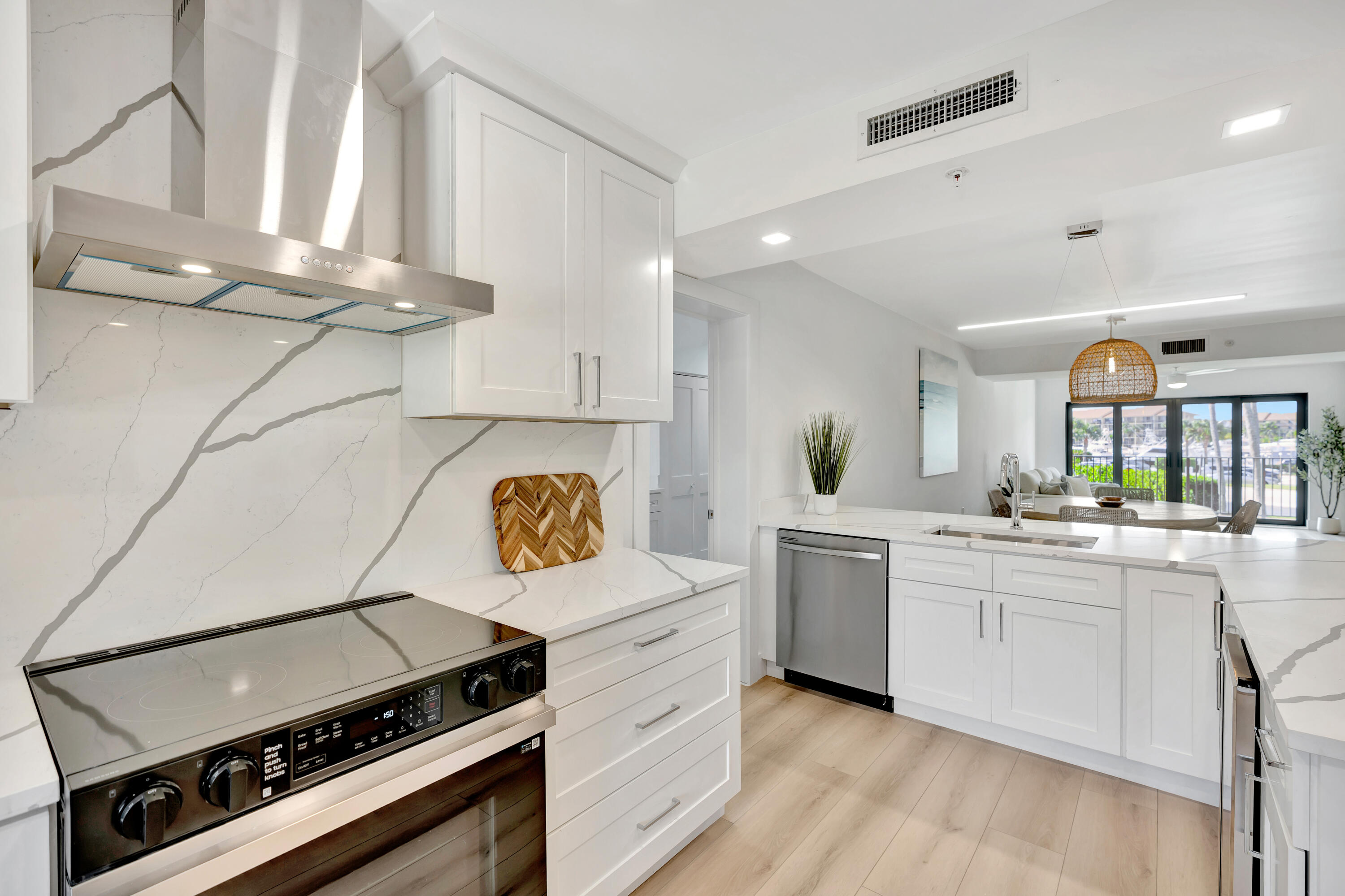 501 Seafarer Circle 204