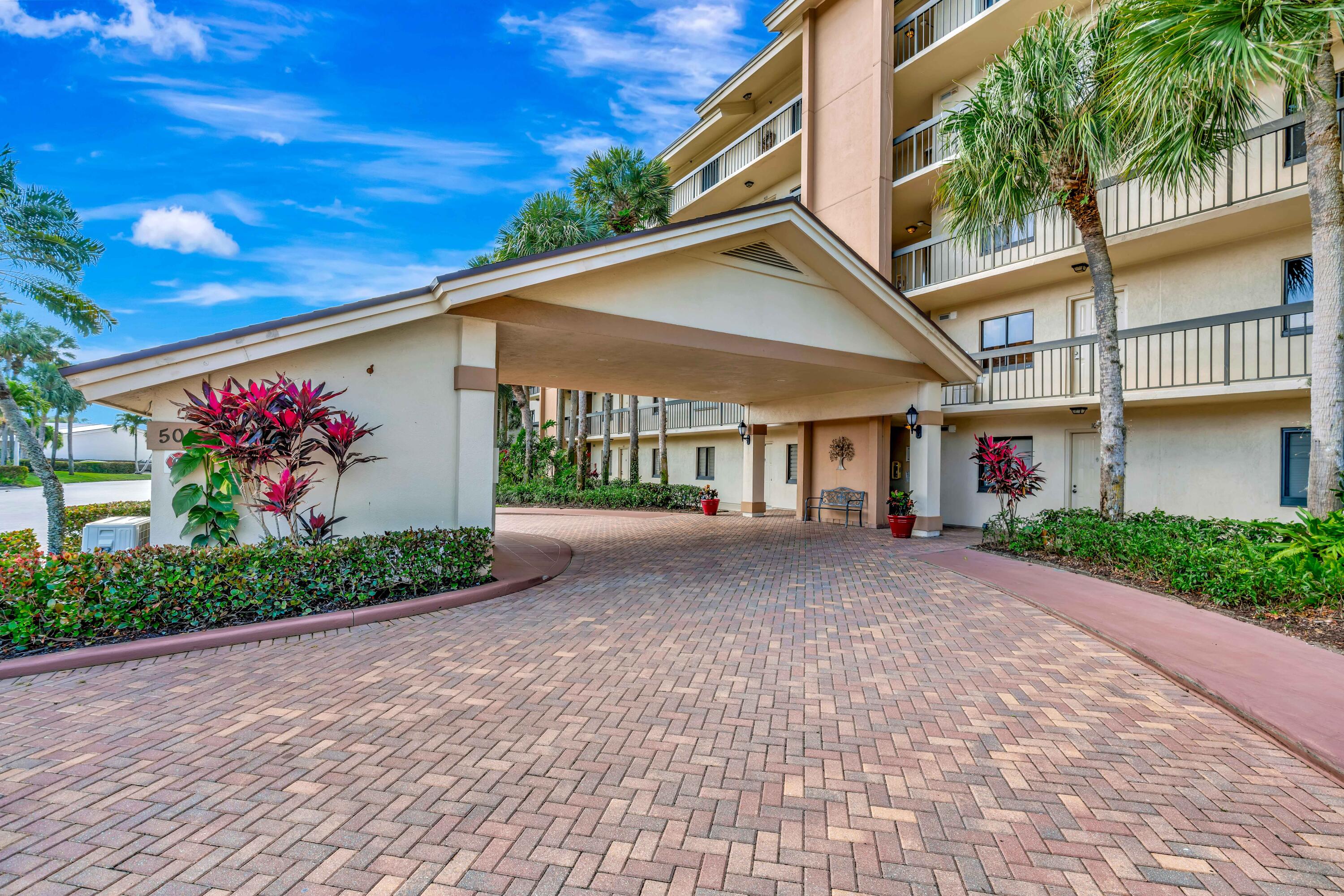 501 Seafarer Circle 204