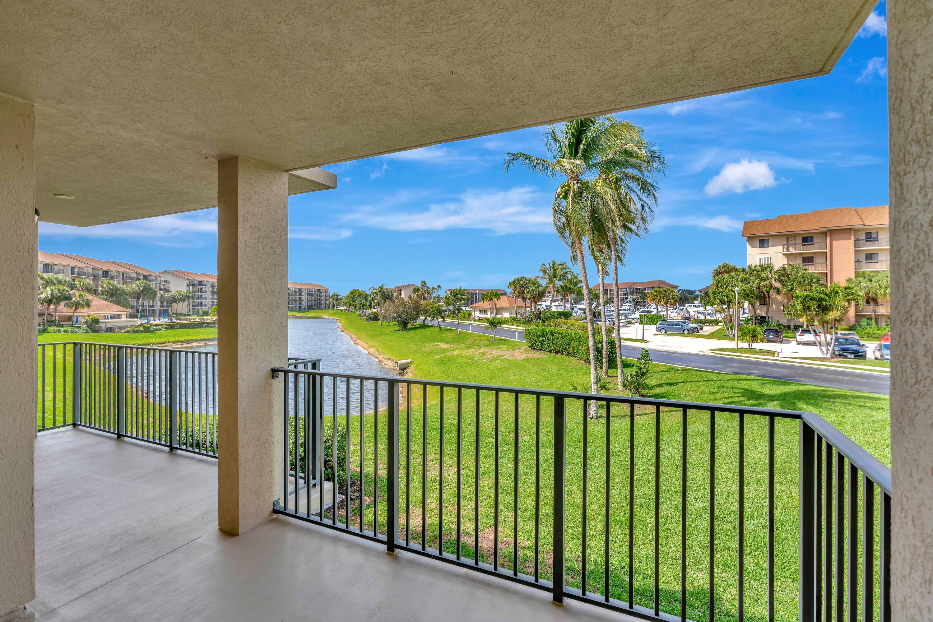 501 Seafarer Circle 204