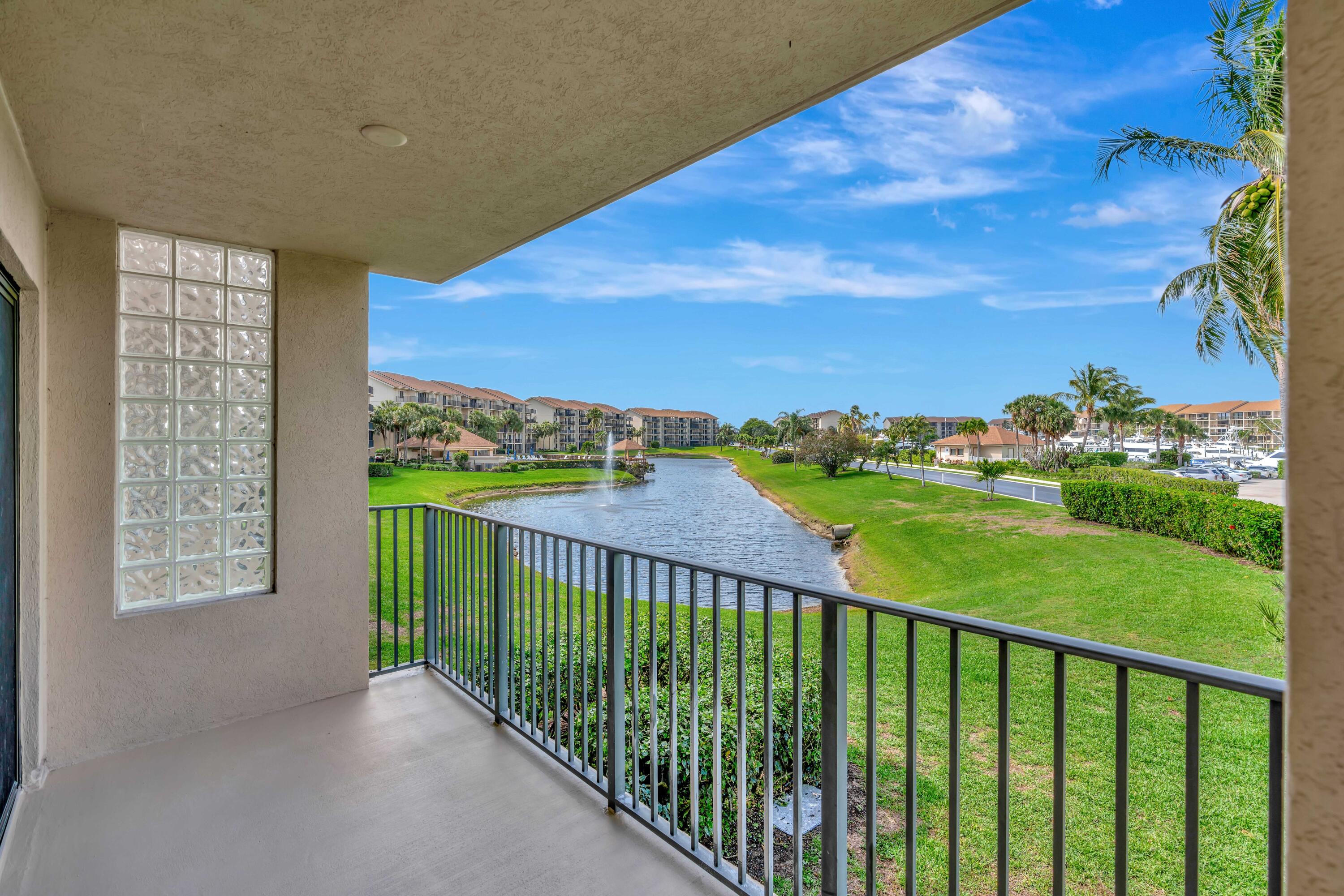 501 Seafarer Circle 204