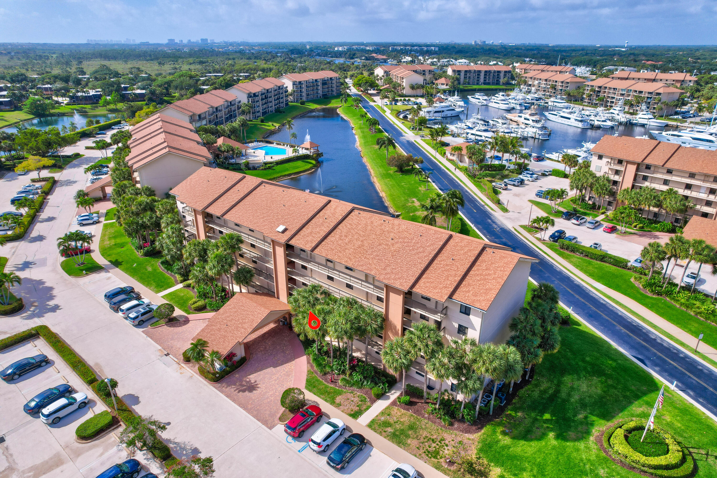 501 Seafarer Circle 204