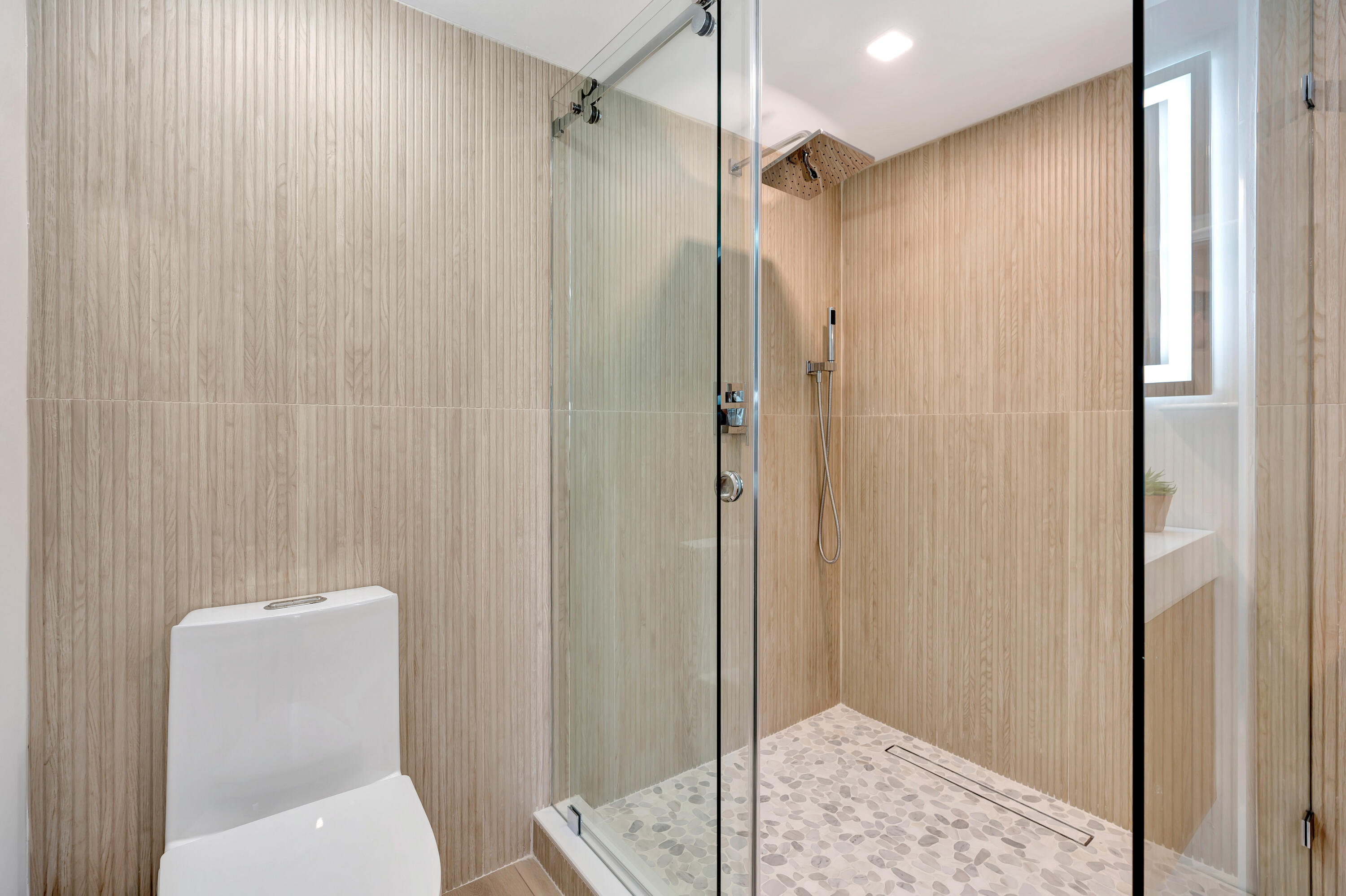 501 Seafarer Circle 204
