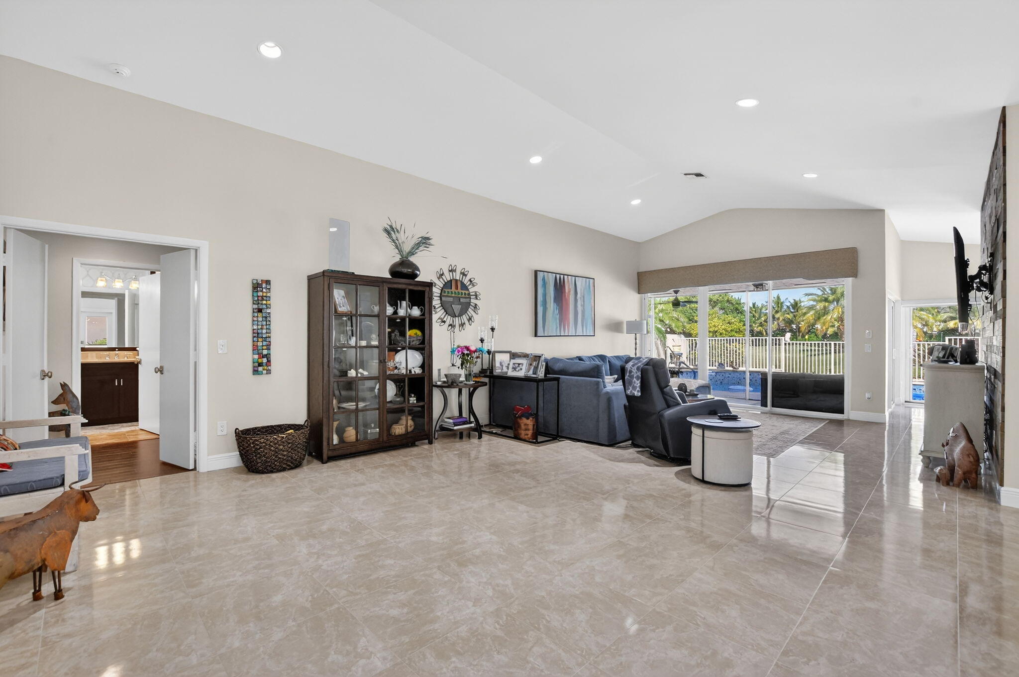 11270 Clover Leaf Circle