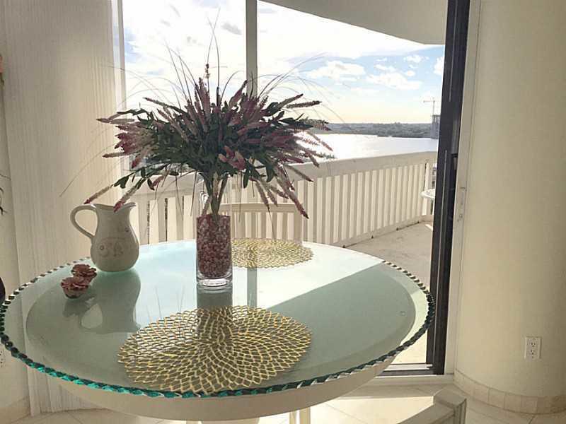 2000 Island Boulevard 1107