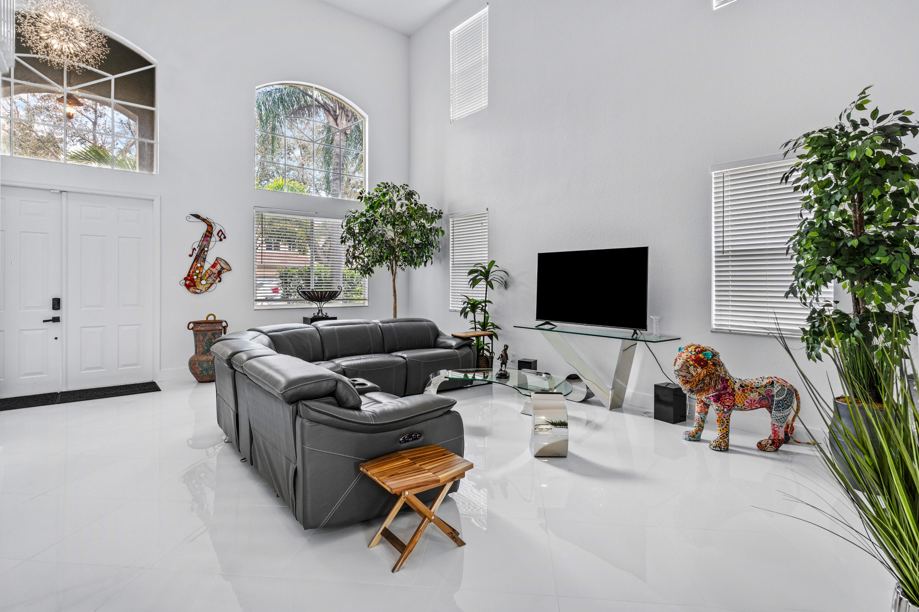 853 Gazetta Way