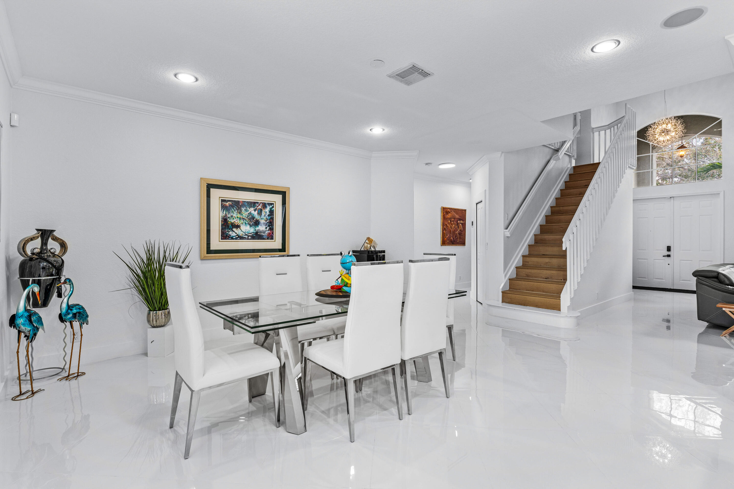 853 Gazetta Way