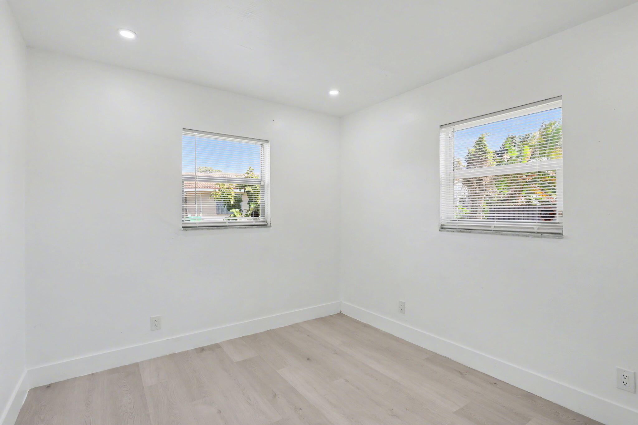 4005 NW 76th Avenue