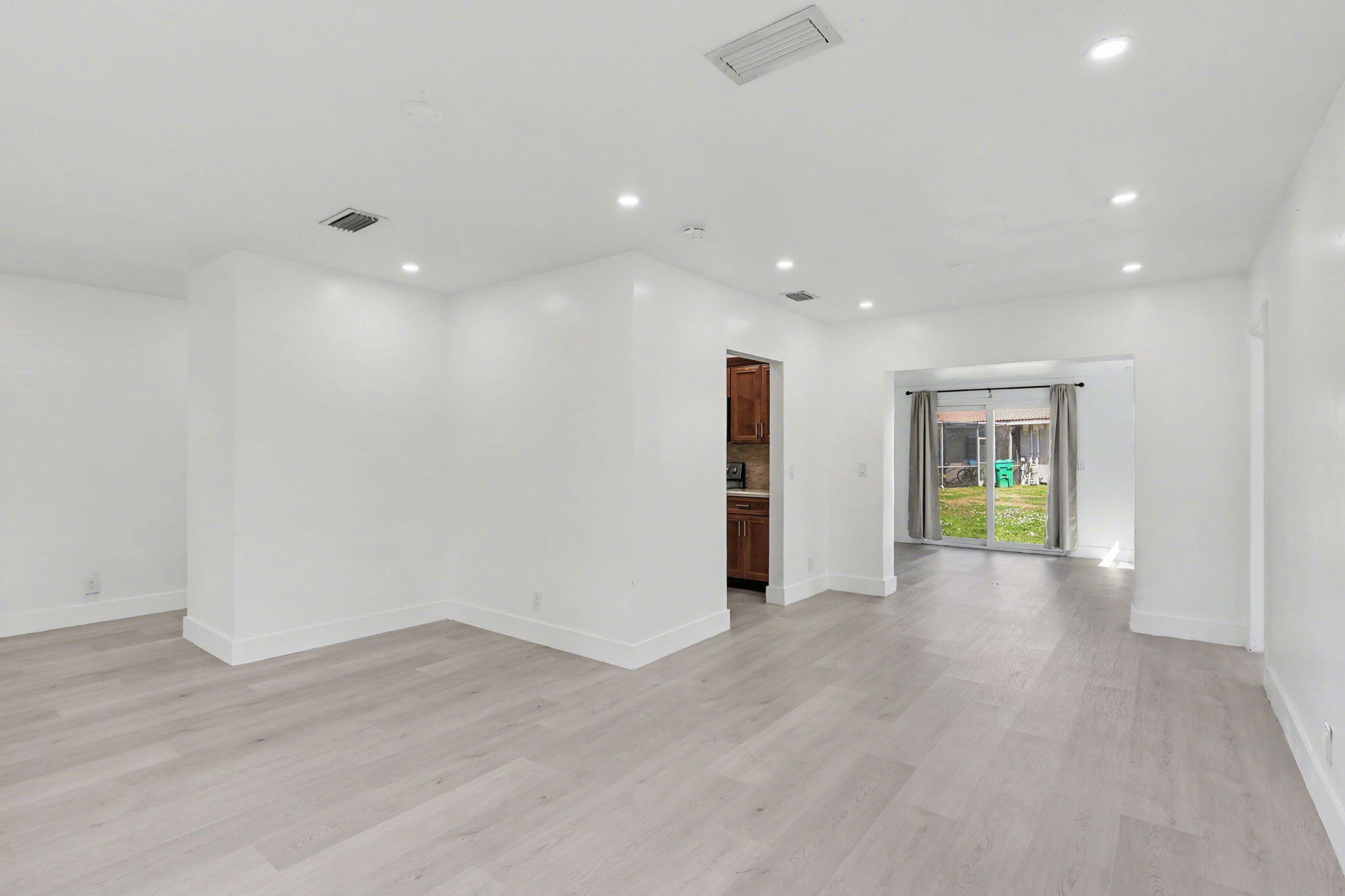 4005 NW 76th Avenue