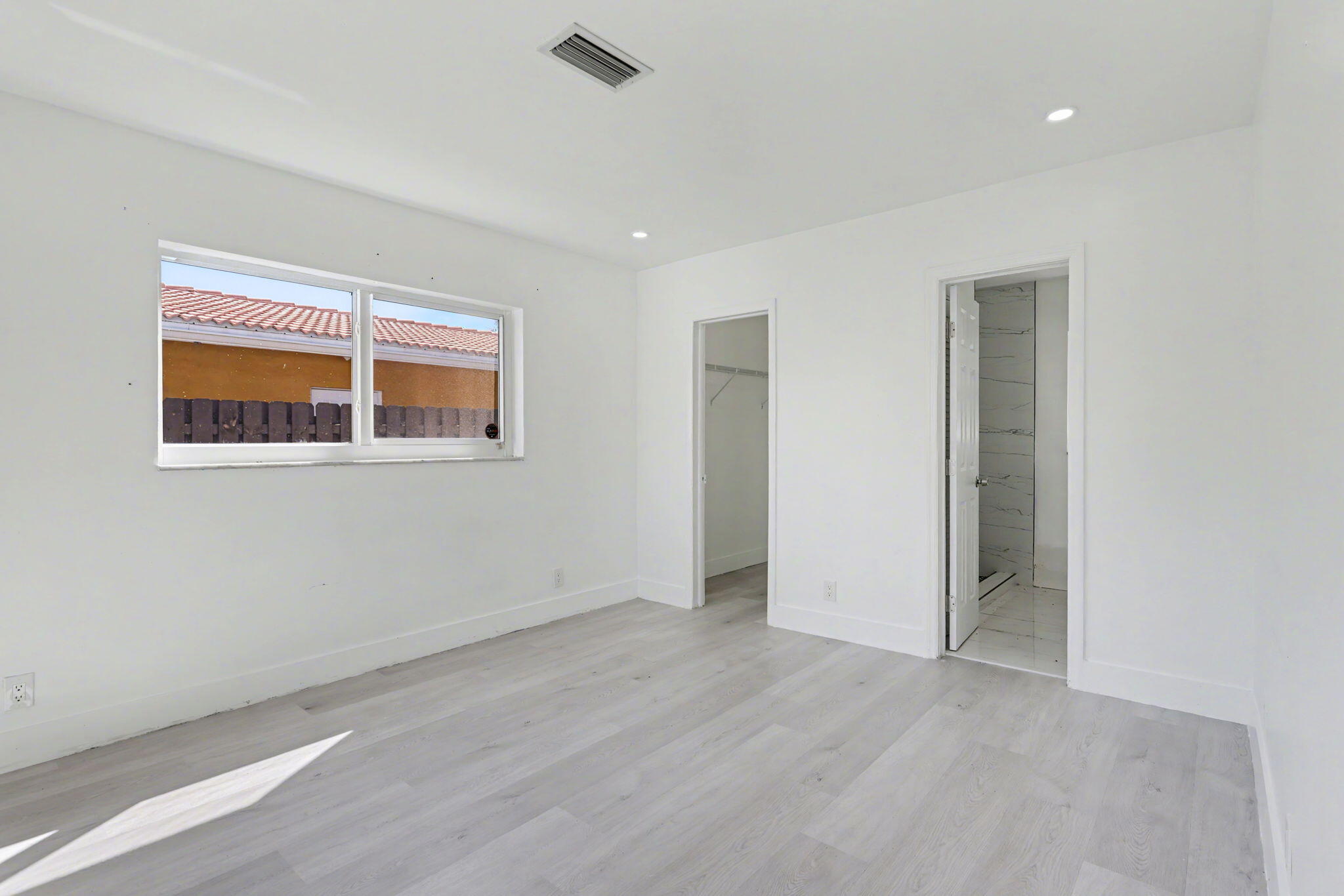 4005 NW 76th Avenue
