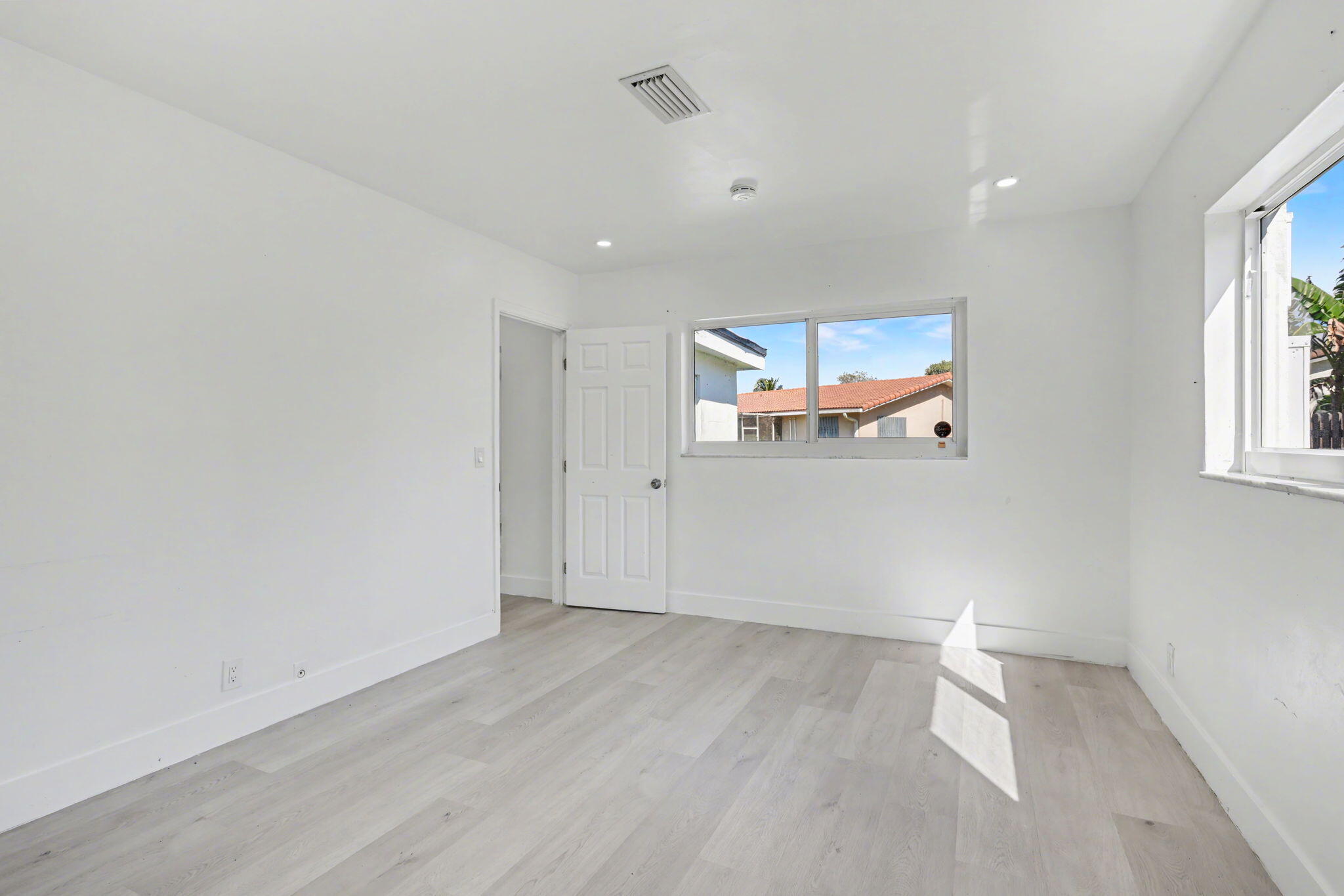 4005 NW 76th Avenue