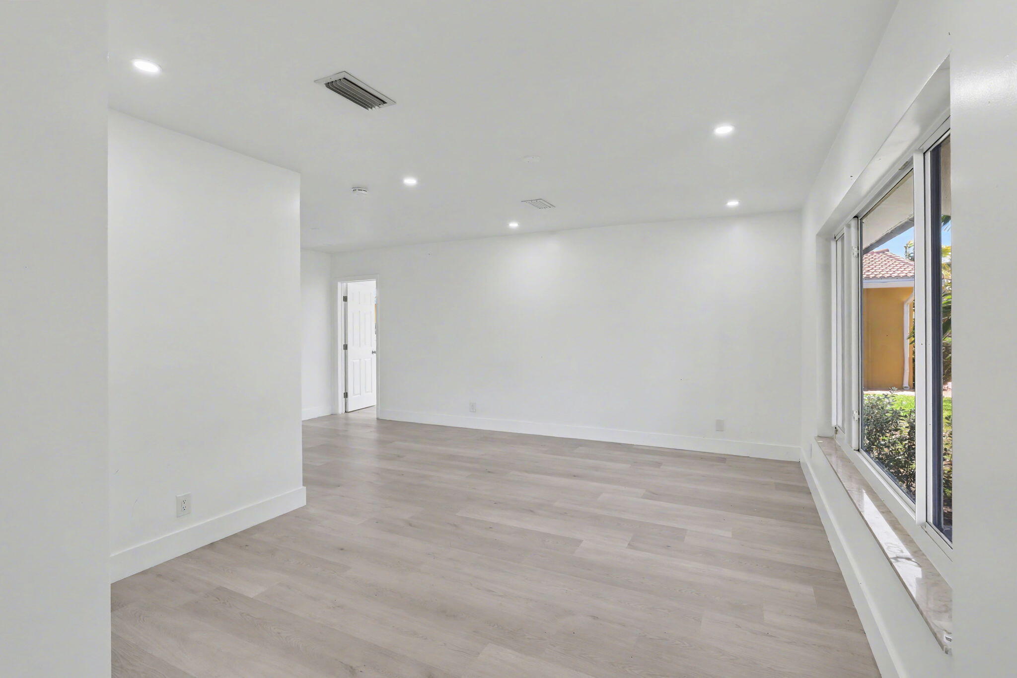 4005 NW 76th Avenue