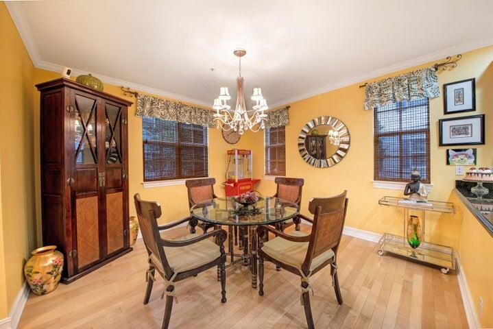 381 W Mallory Circle