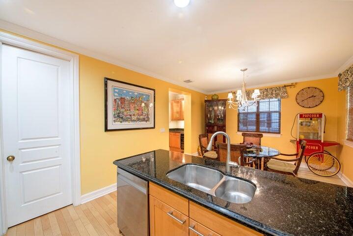 381 W Mallory Circle