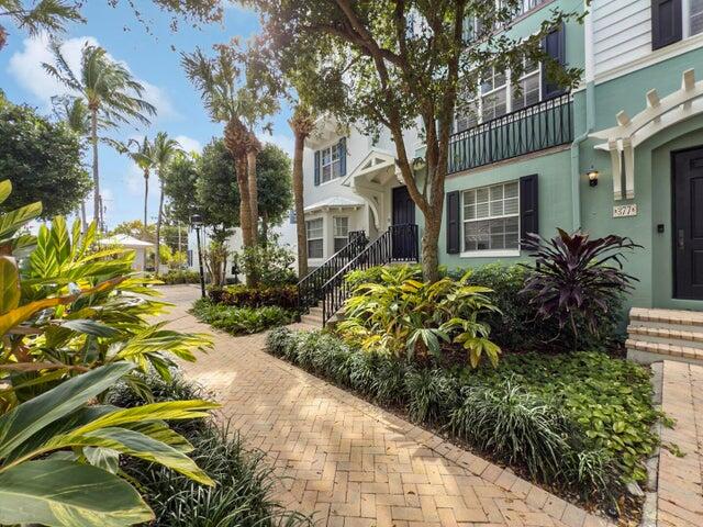 381 W Mallory Circle