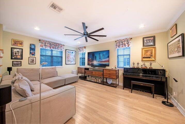 381 W Mallory Circle