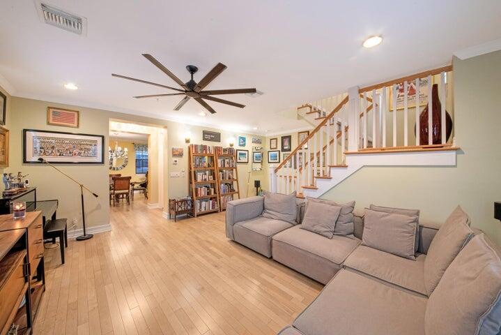 381 W Mallory Circle