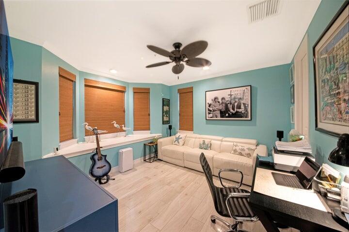 381 W Mallory Circle