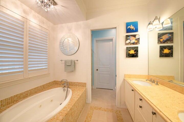 381 W Mallory Circle