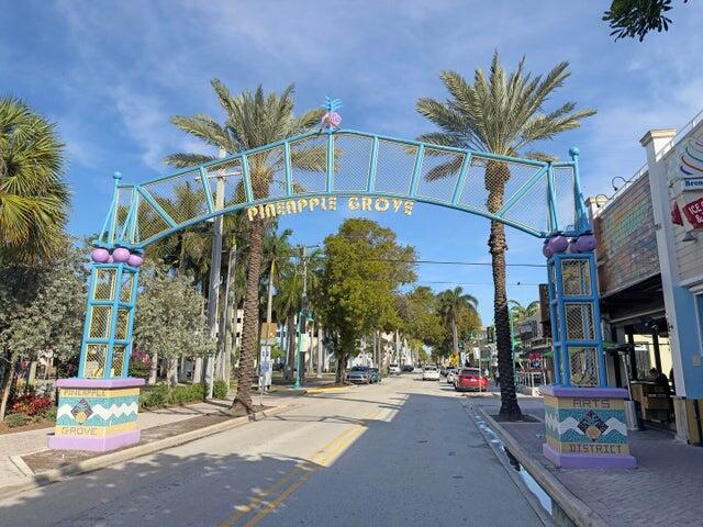 381 W Mallory Circle