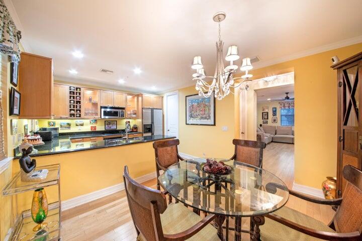 381 W Mallory Circle