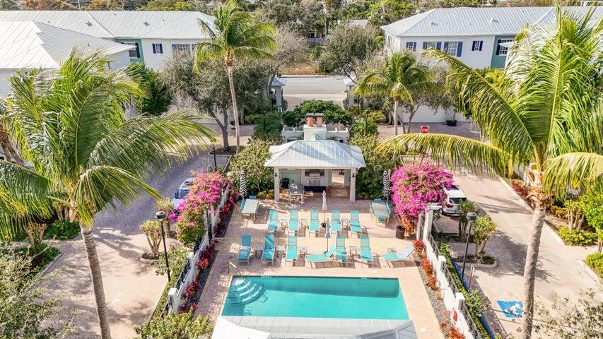 381 W Mallory Circle