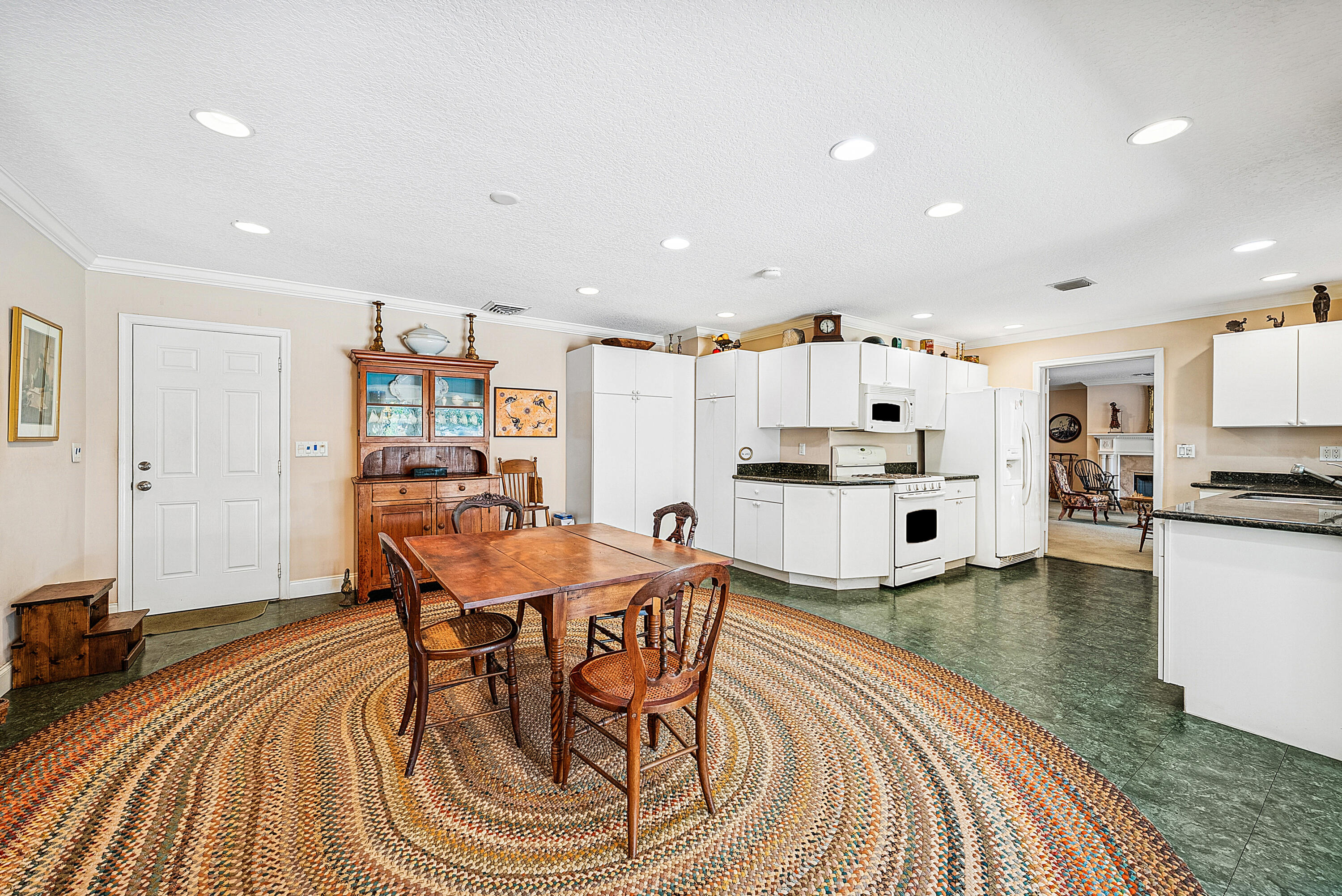 416 S Country Club Drive