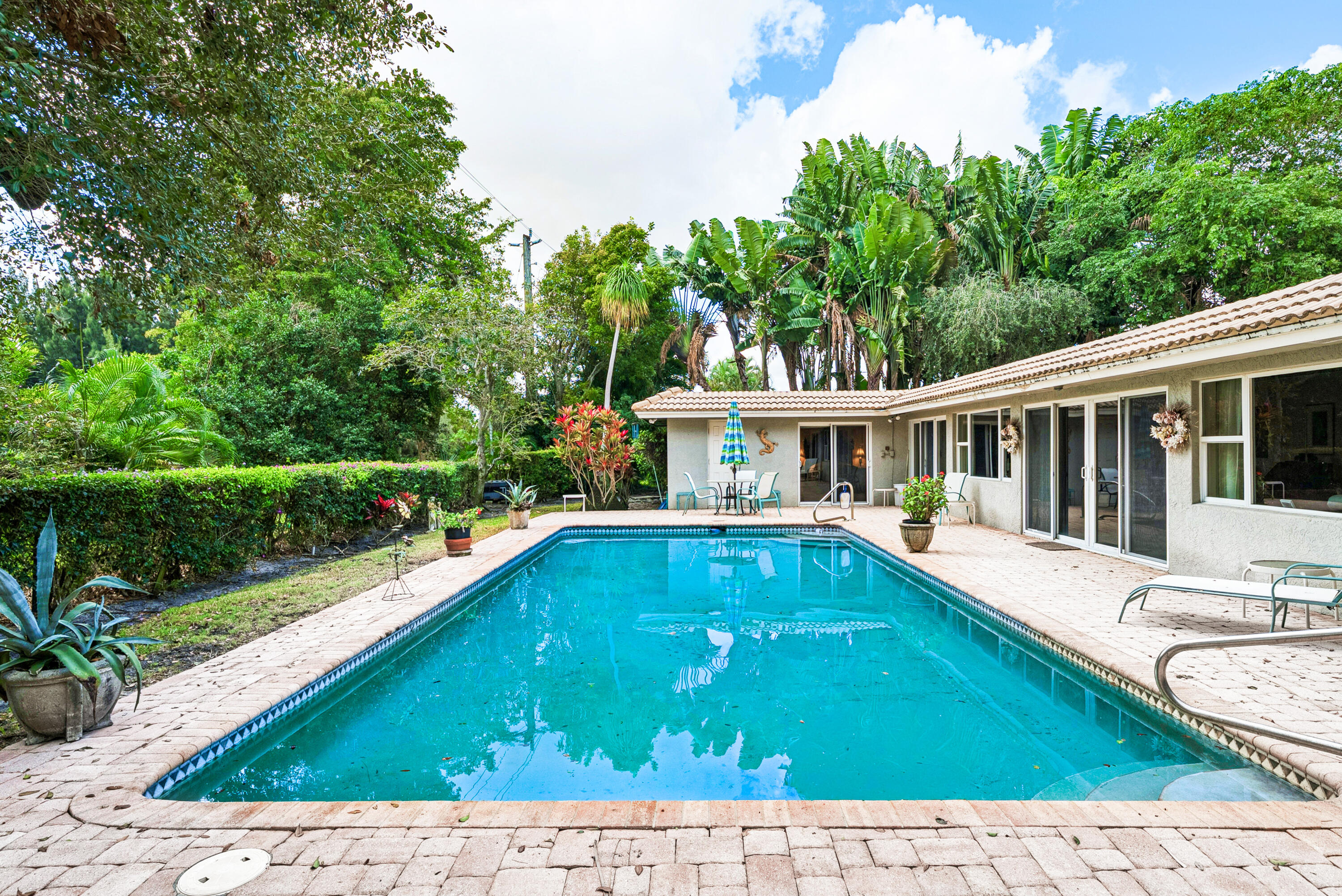 416 S Country Club Drive