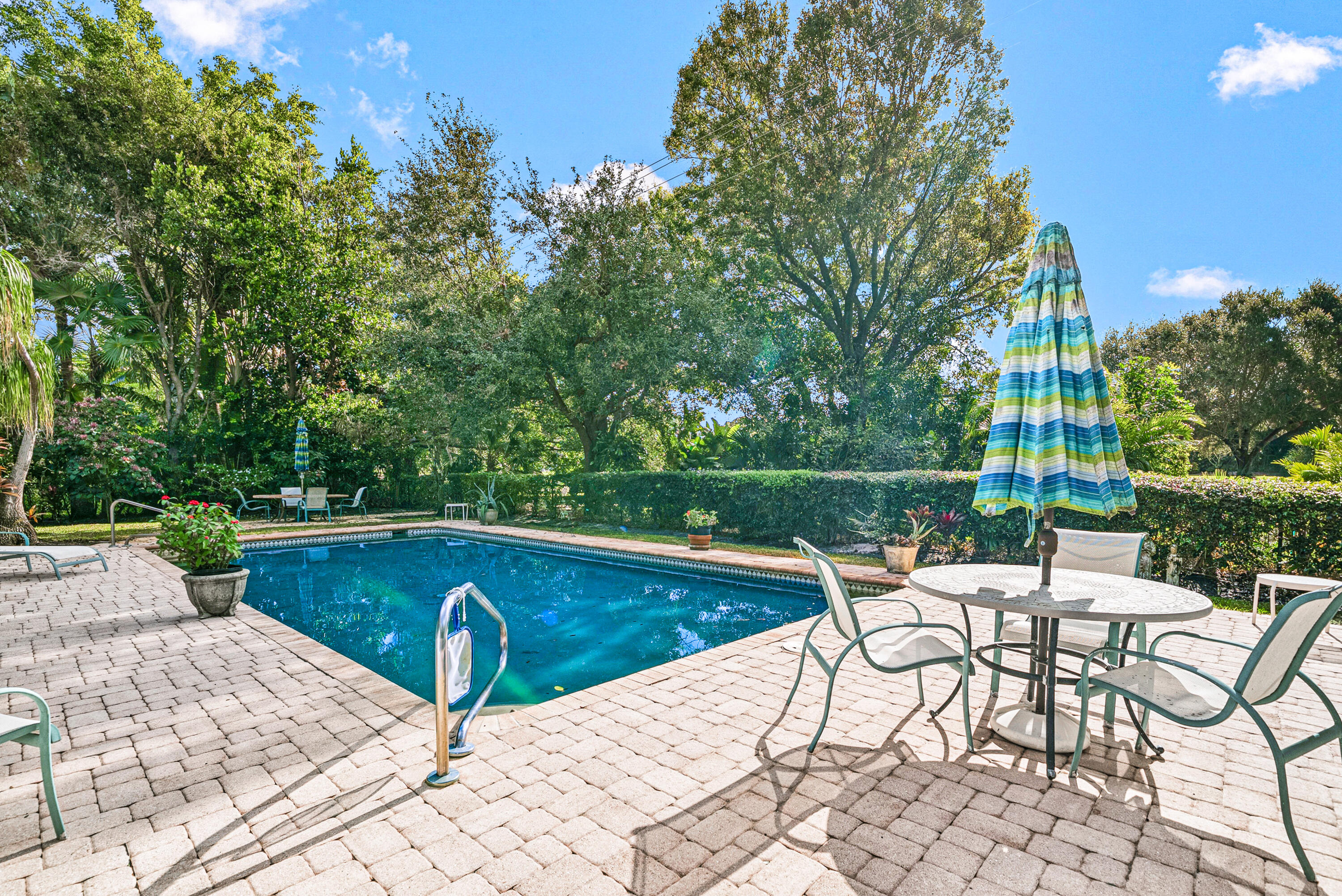 416 S Country Club Drive