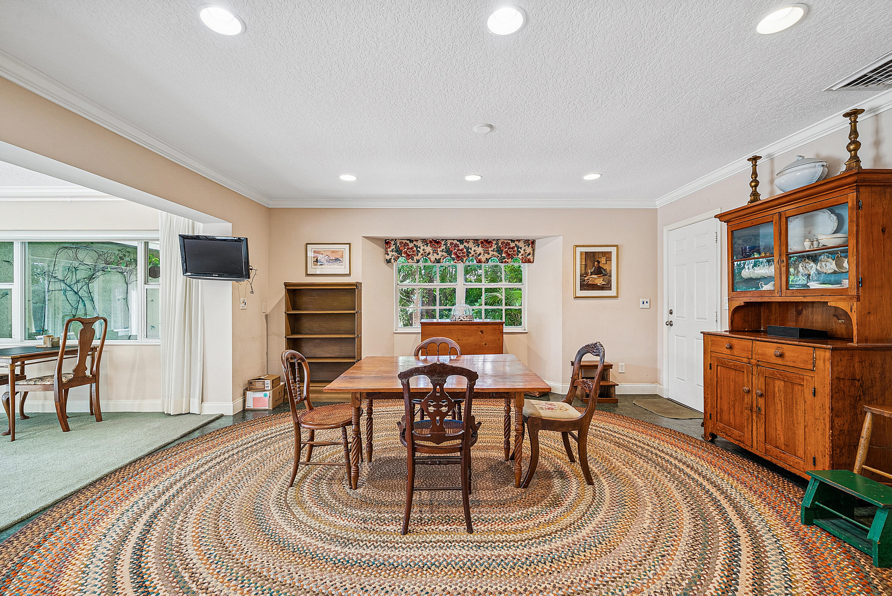 416 S Country Club Drive