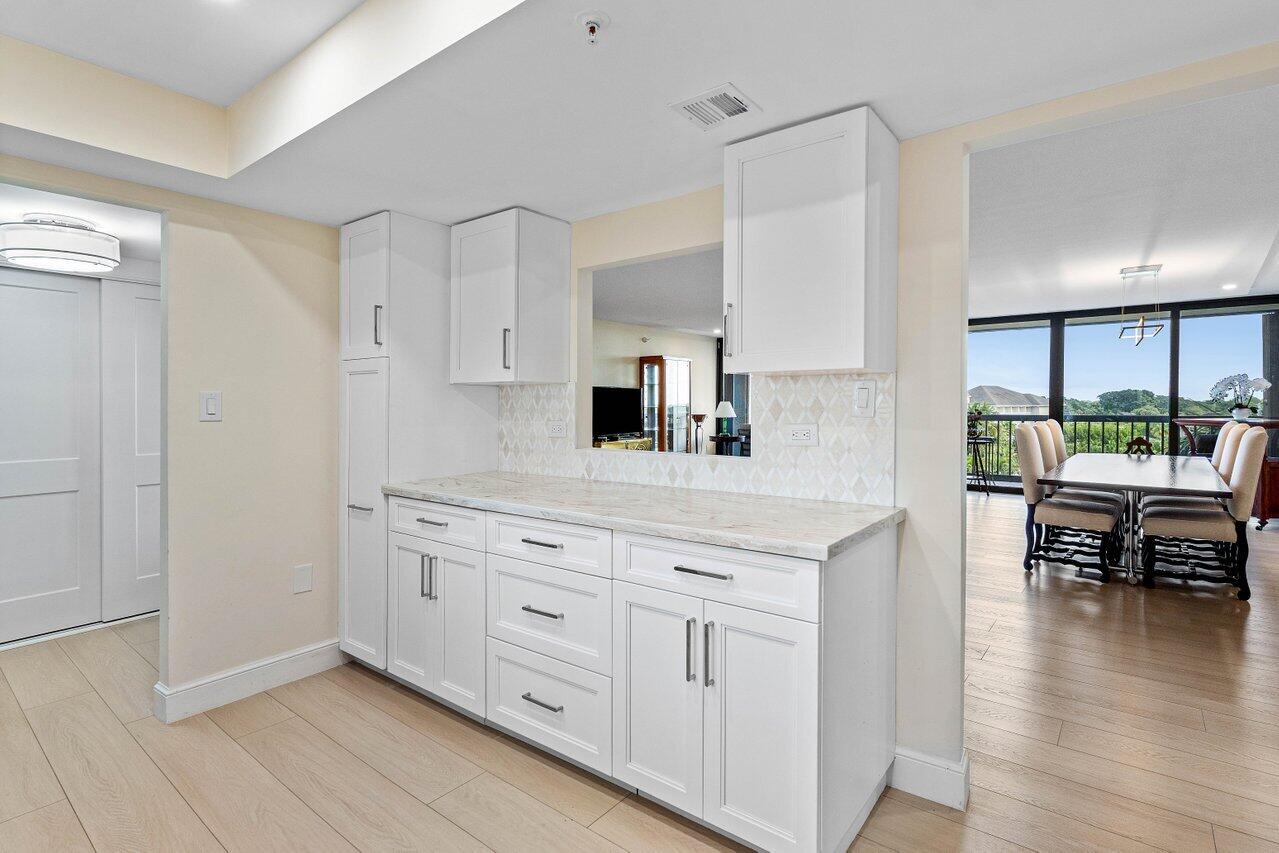 2450 Presidential Way 607