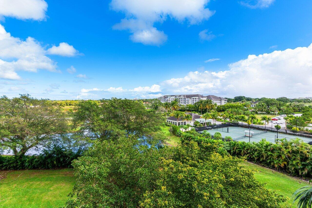 2450 Presidential Way 607