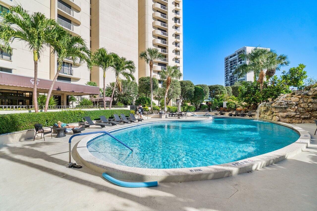 2450 Presidential Way 607