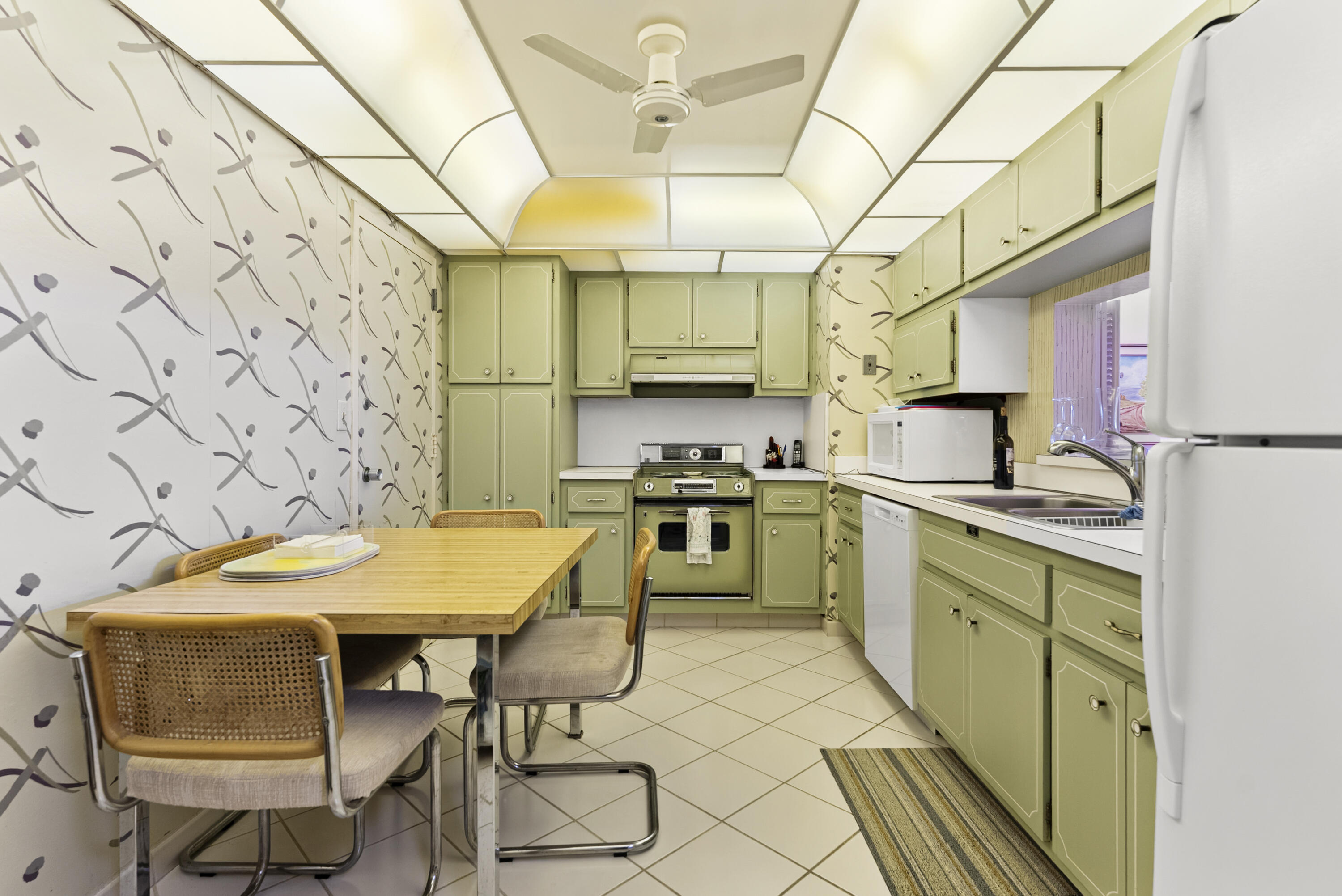 1149 Hillsboro Mile 1008