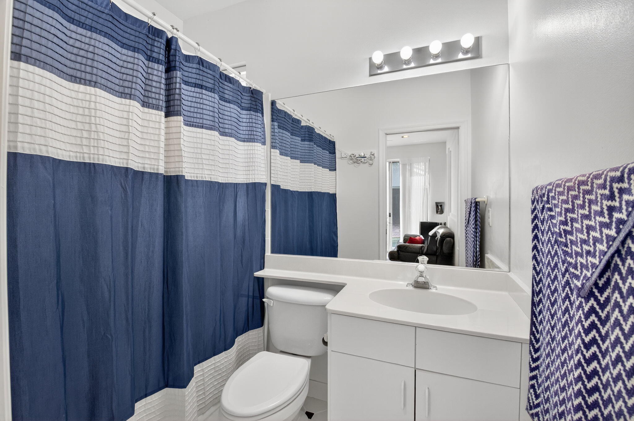 6032 Rossmoor Lakes Court