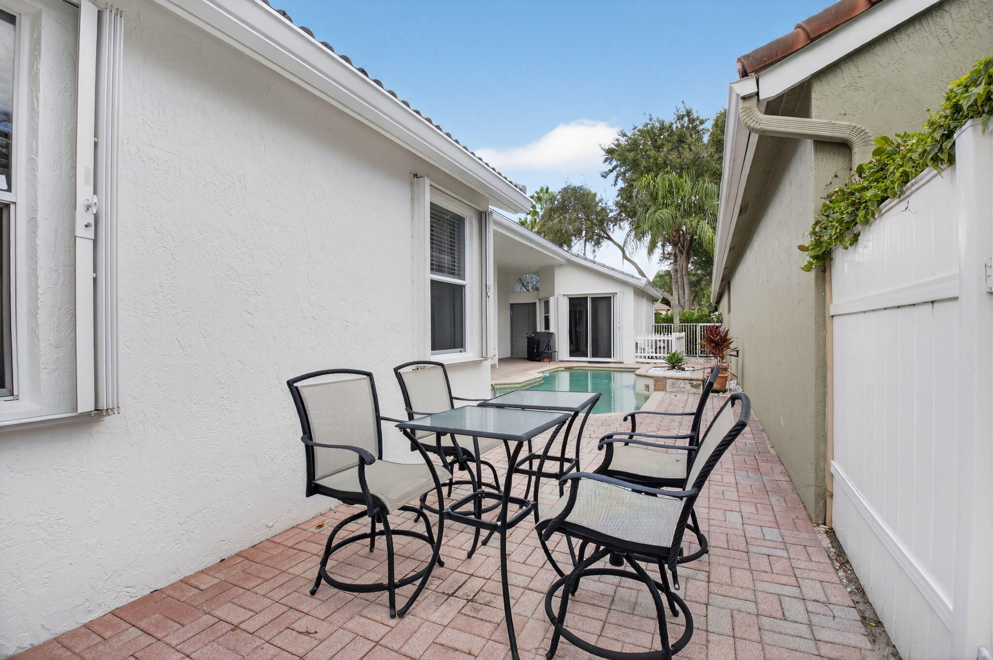 6032 Rossmoor Lakes Court