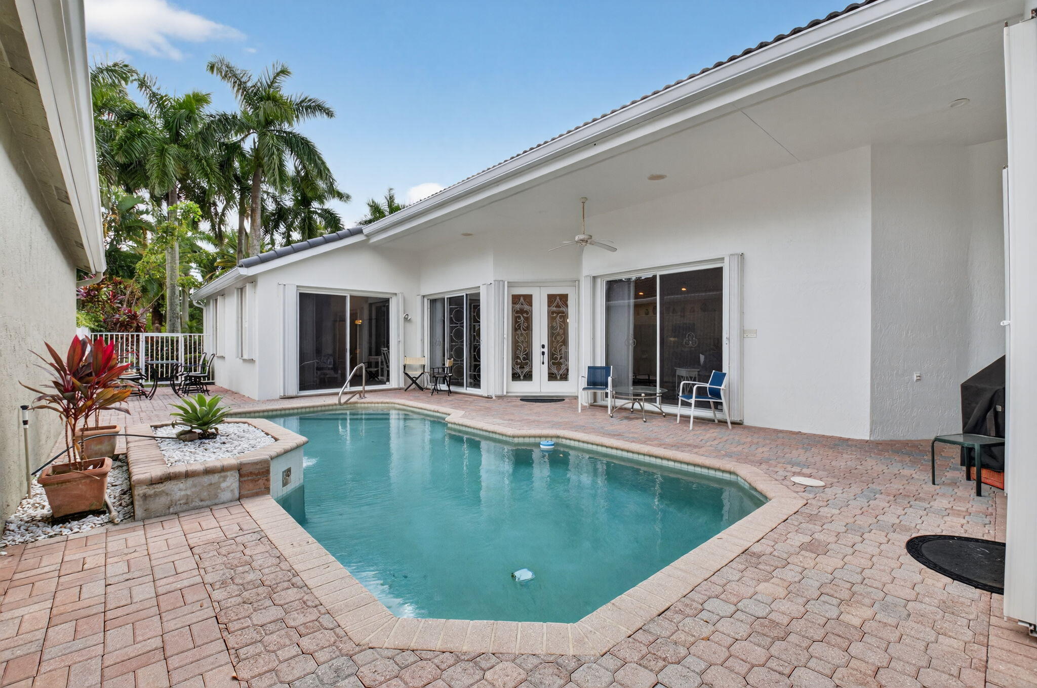 6032 Rossmoor Lakes Court