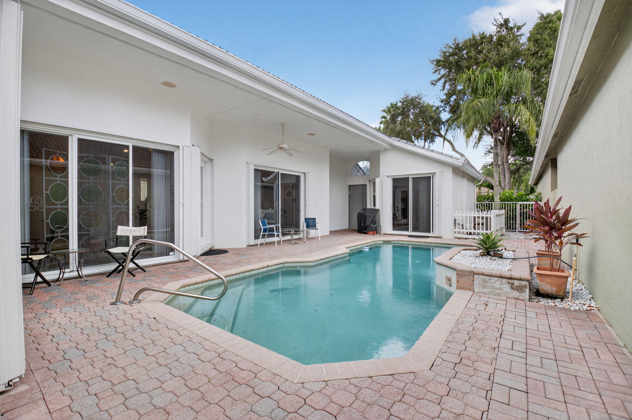 6032 Rossmoor Lakes Court
