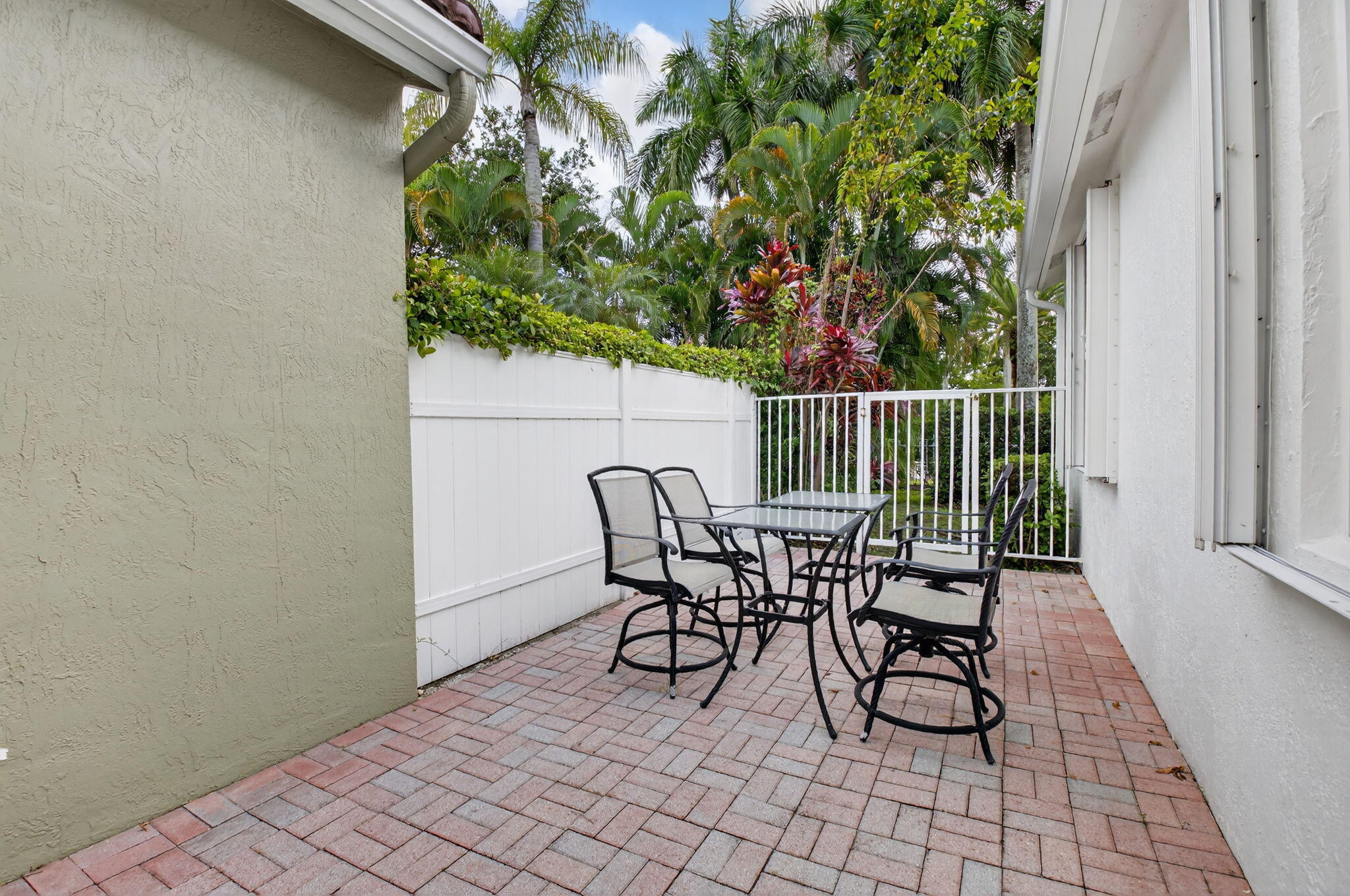 6032 Rossmoor Lakes Court