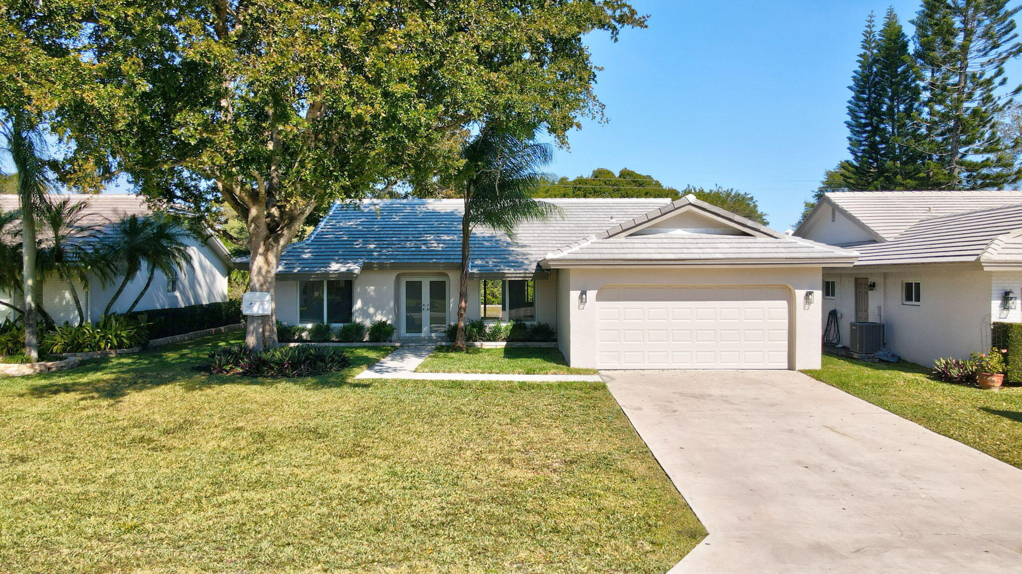 6389 Casabella Lane