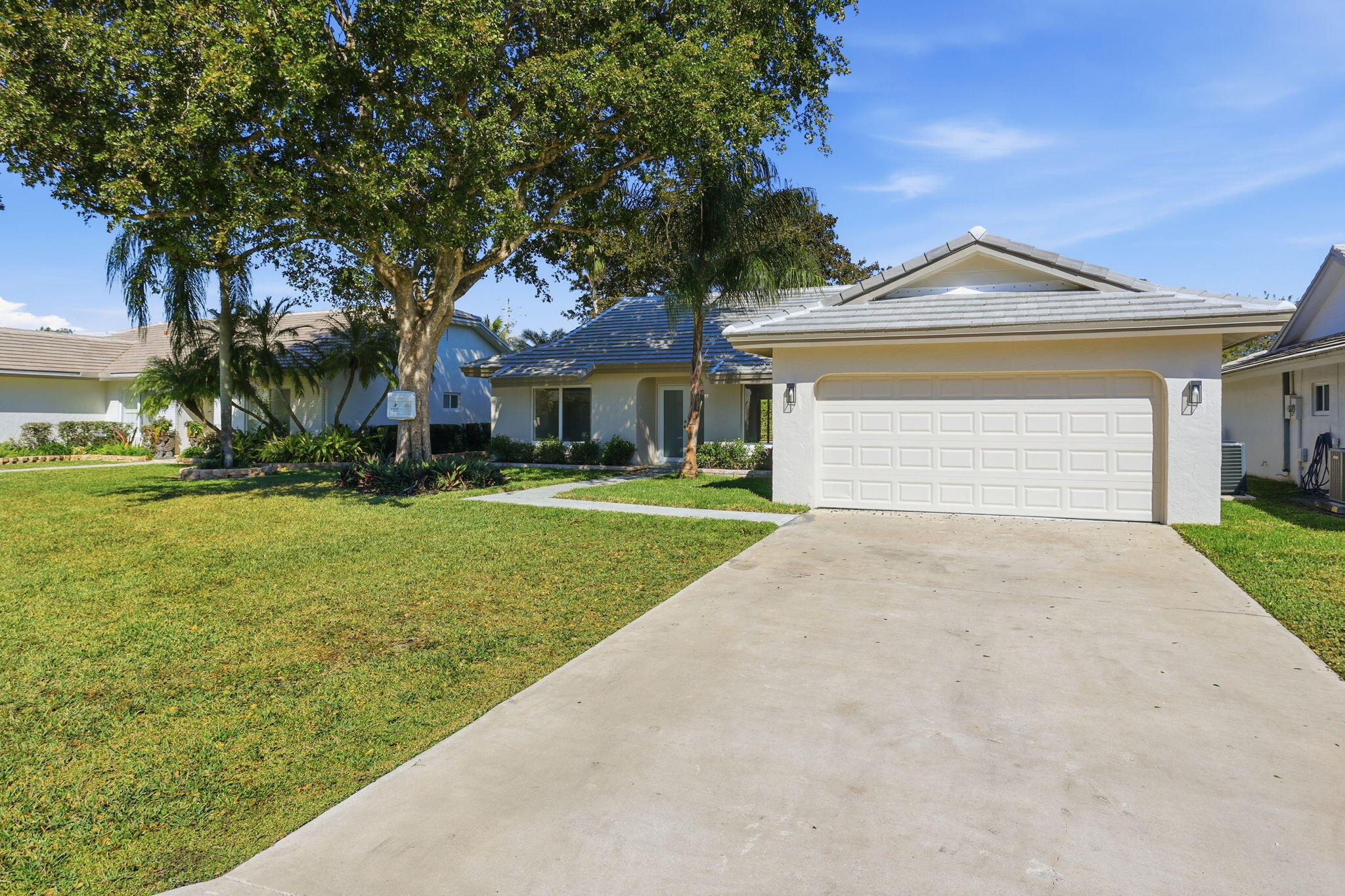 6389 Casabella Lane