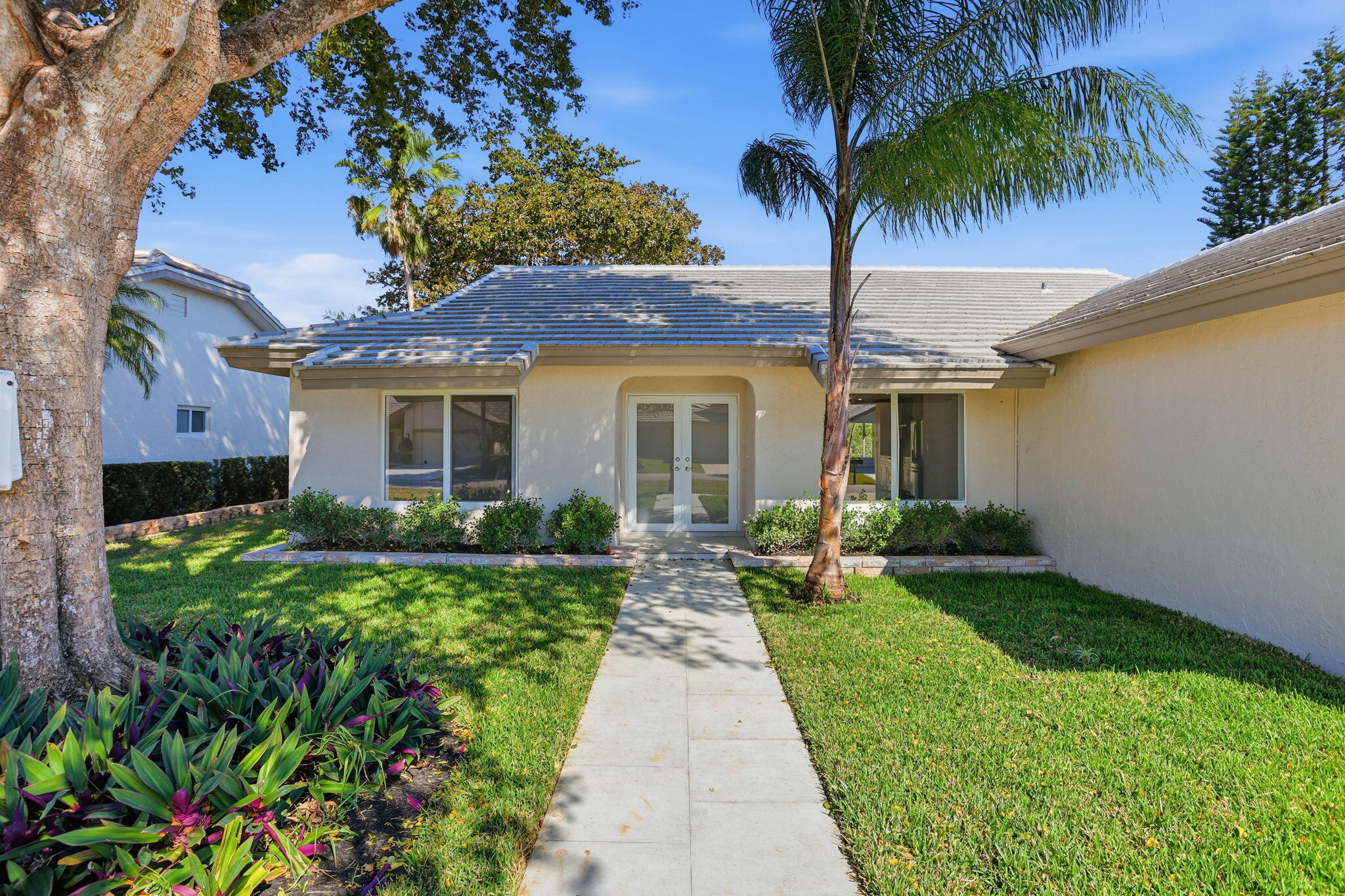 6389 Casabella Lane