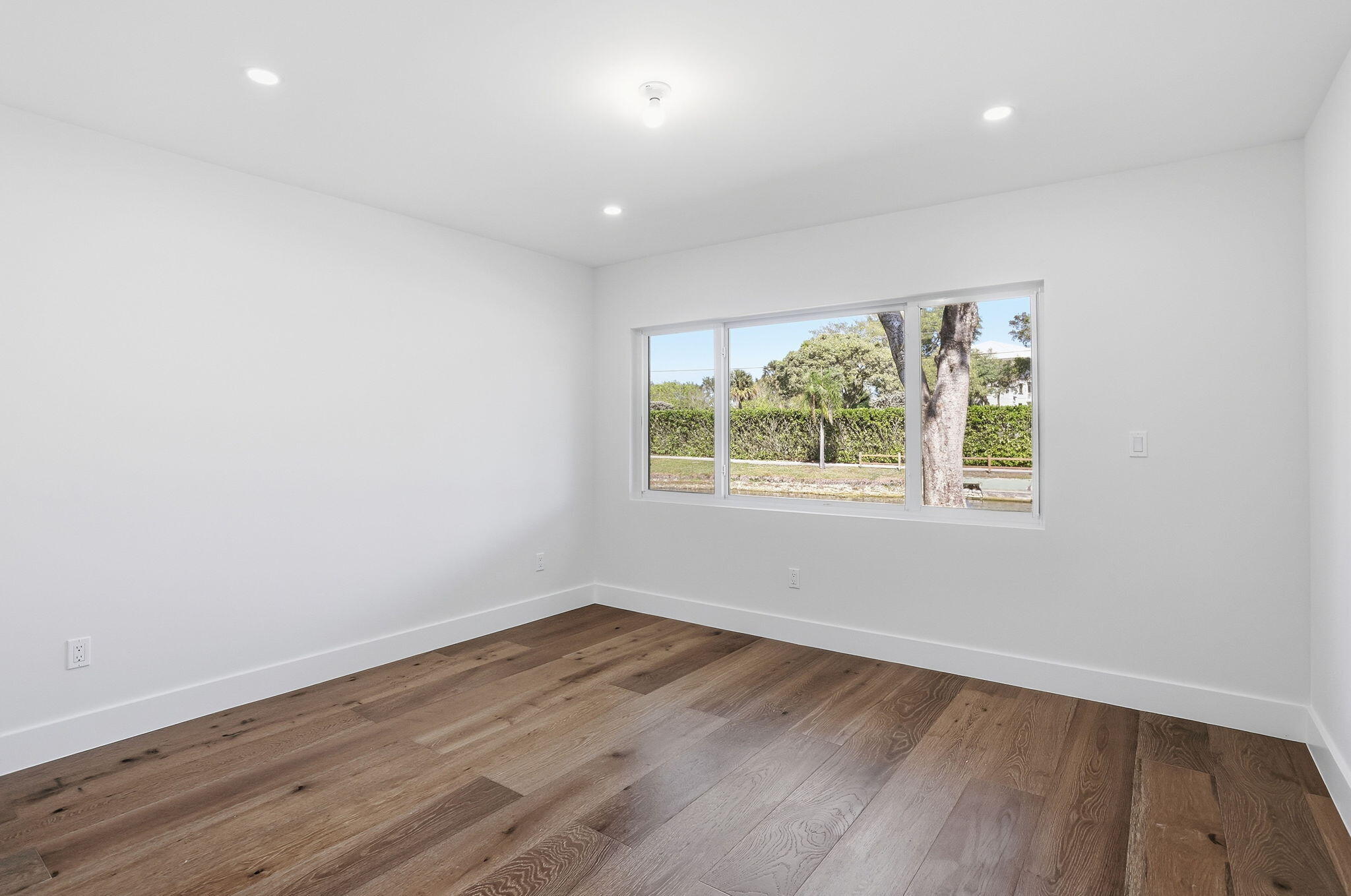 6389 Casabella Lane
