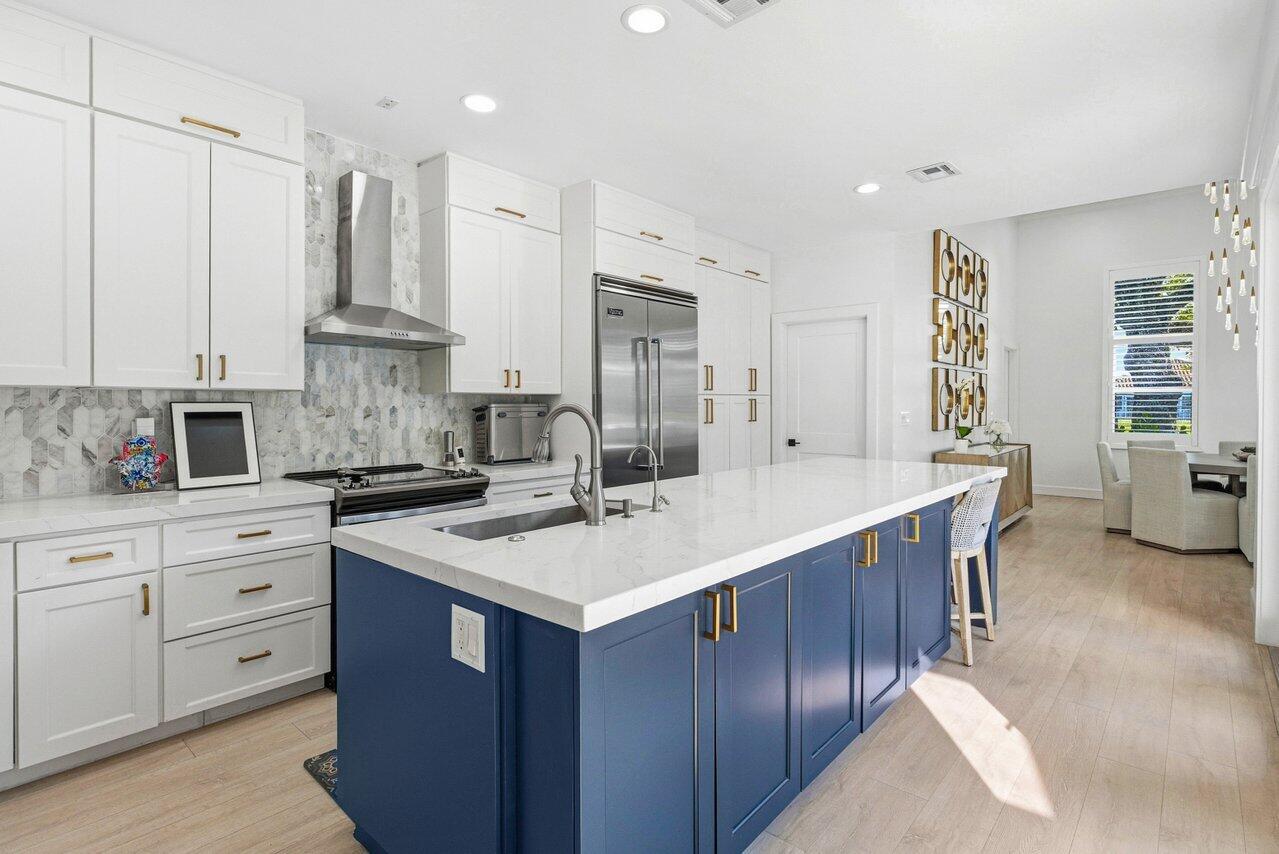 5696 NW 39th Avenue