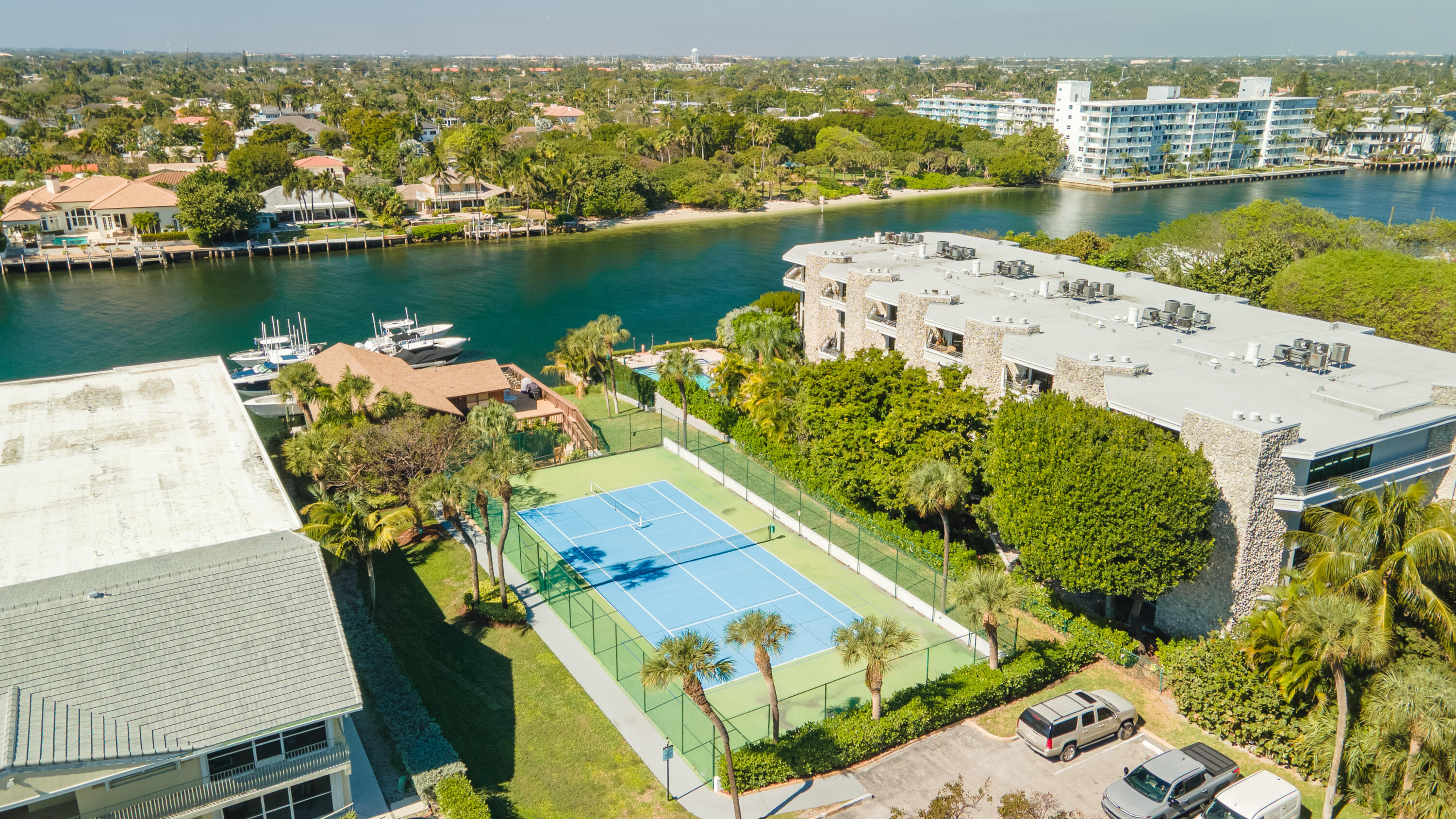 1167 Hillsboro Mile 709