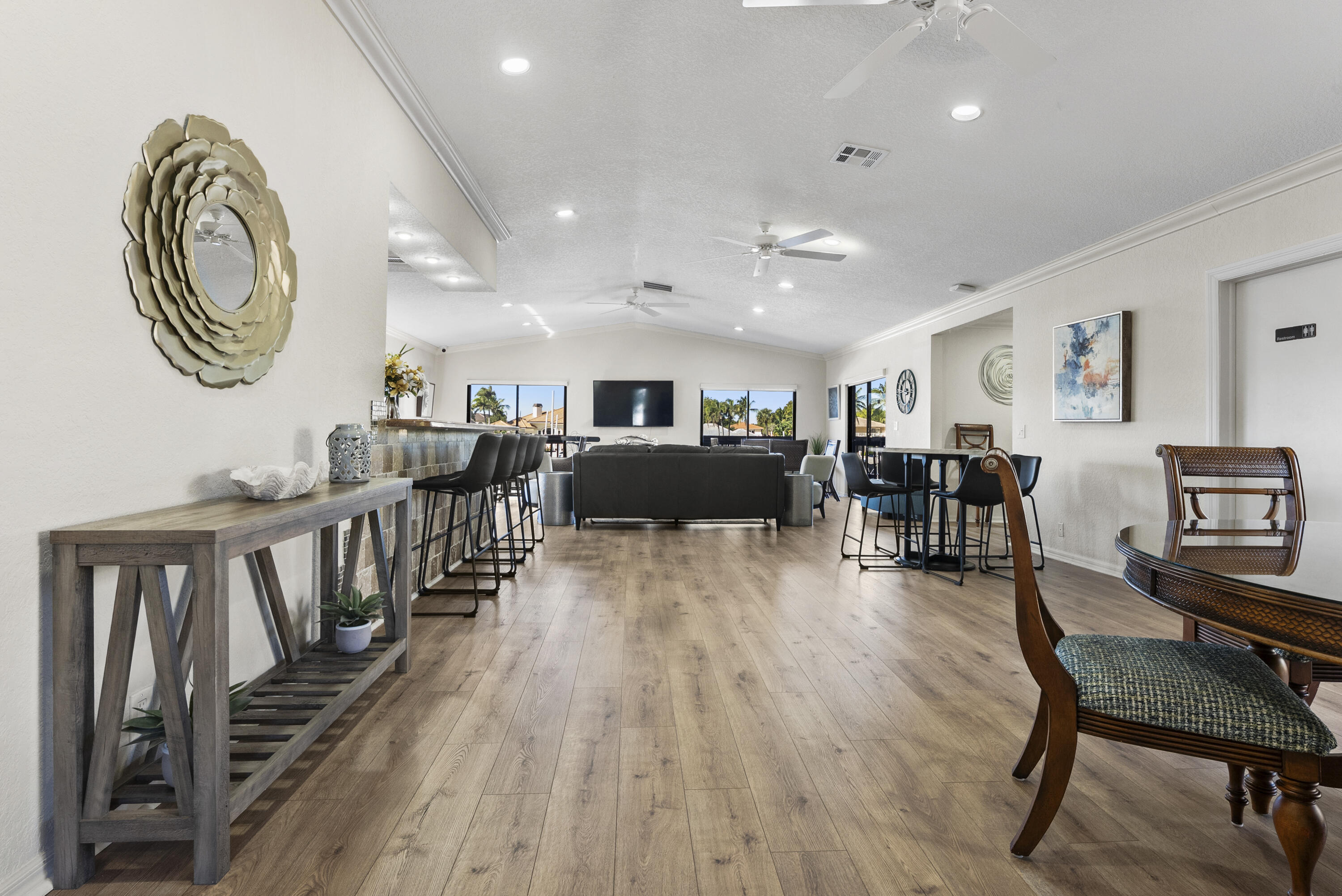 1167 Hillsboro Mile 709