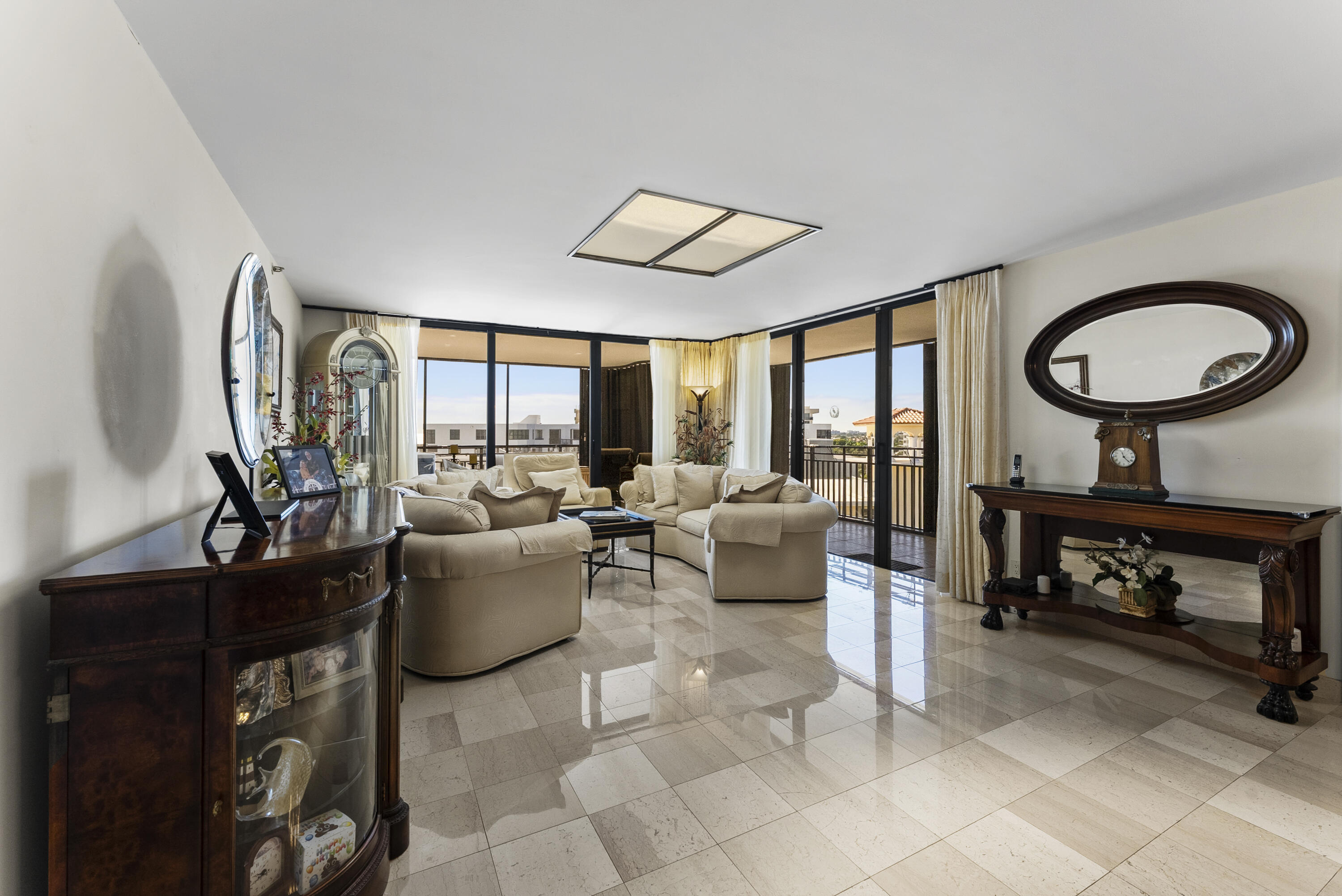 1167 Hillsboro Mile 709