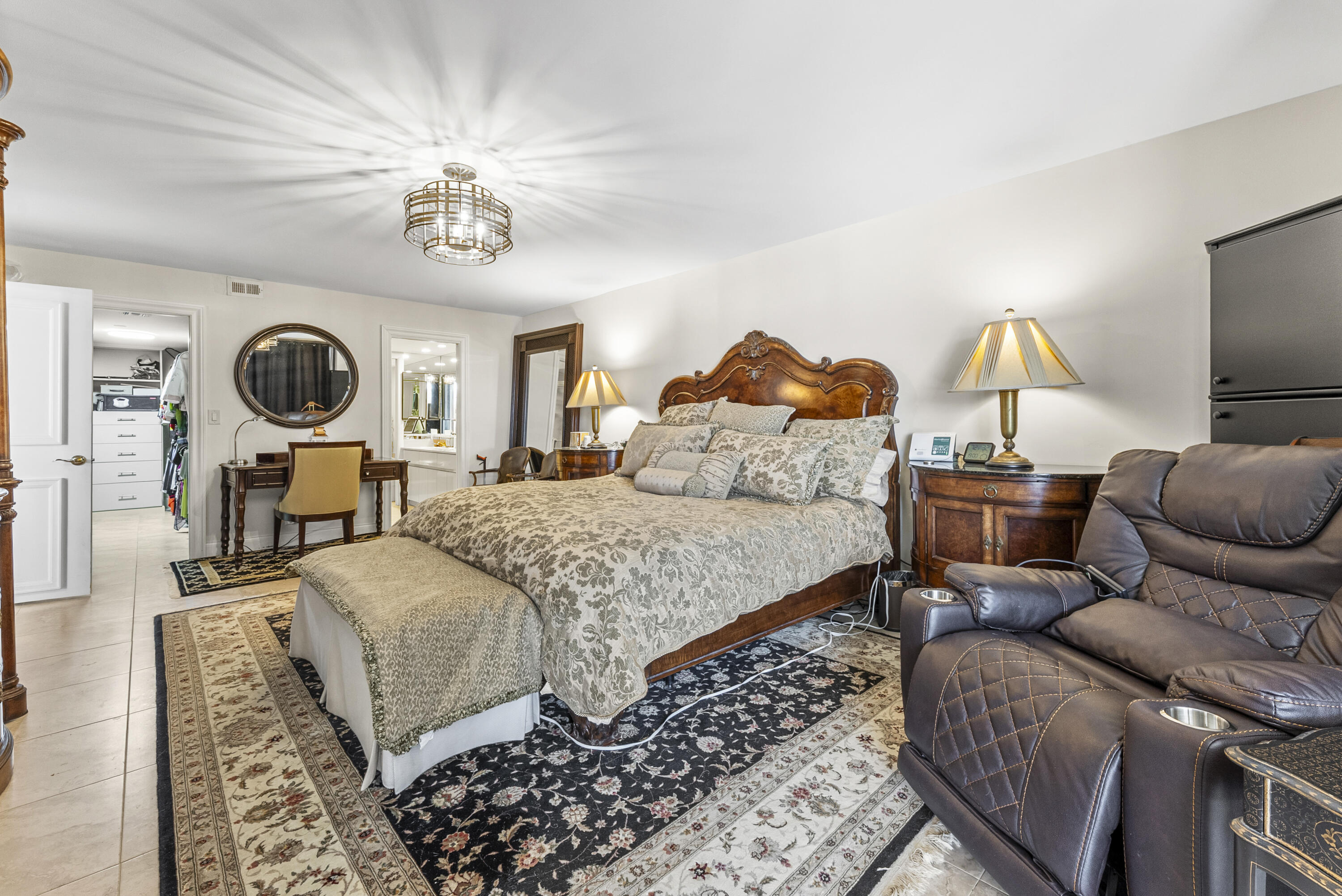 1167 Hillsboro Mile 709